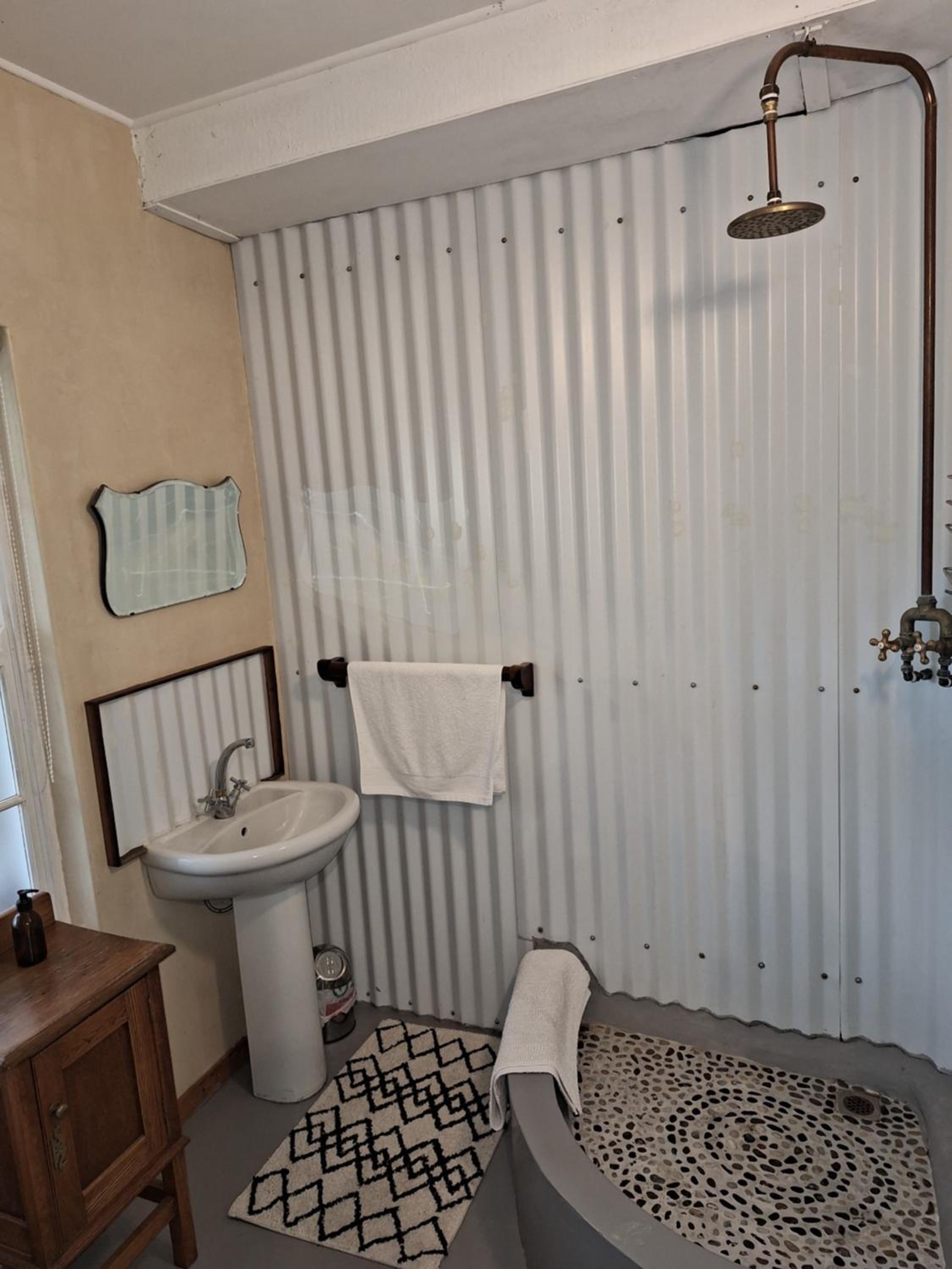 Deluxe Double Room with Shower - Photo 26