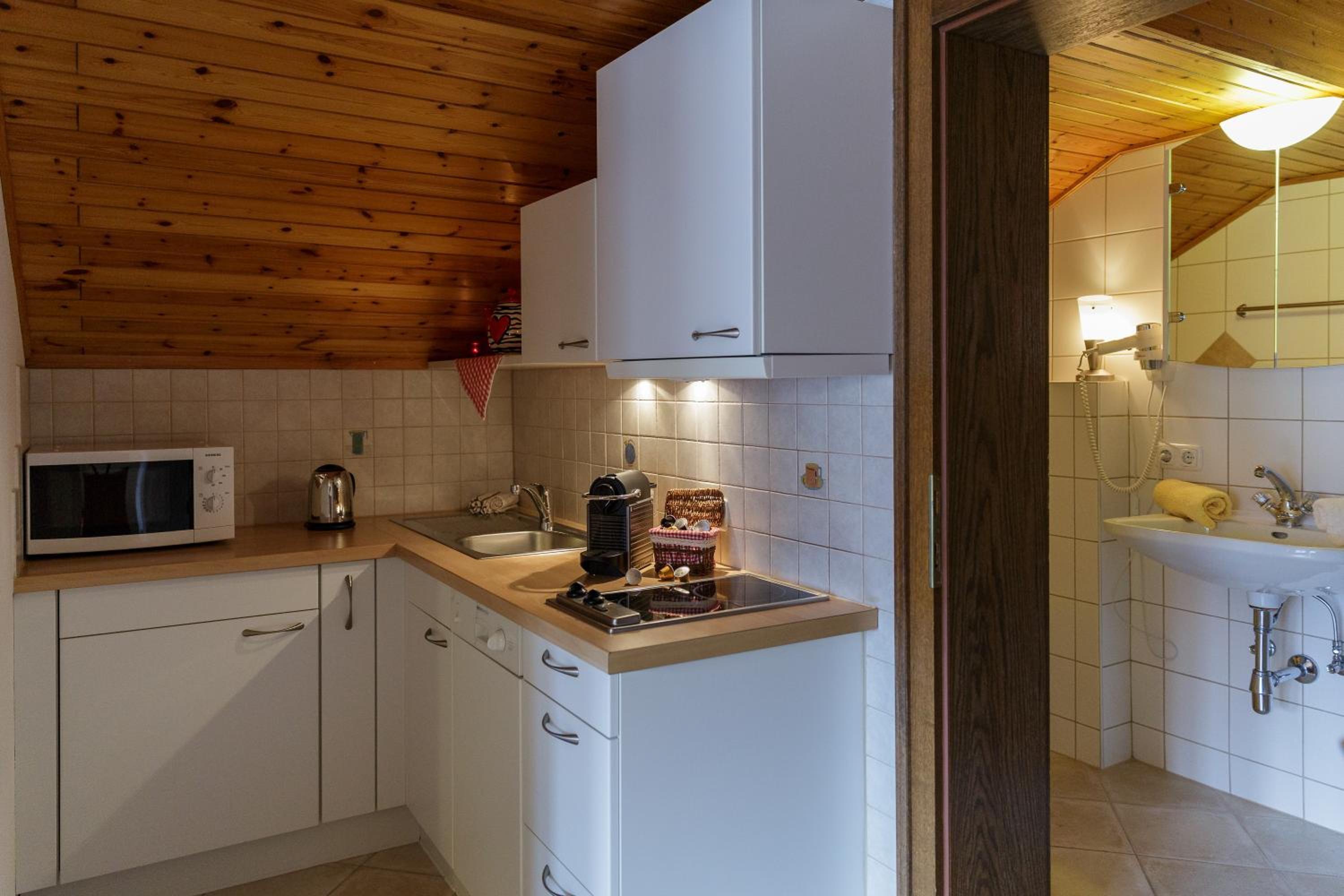 Studio Apartment with Balcony photo 3