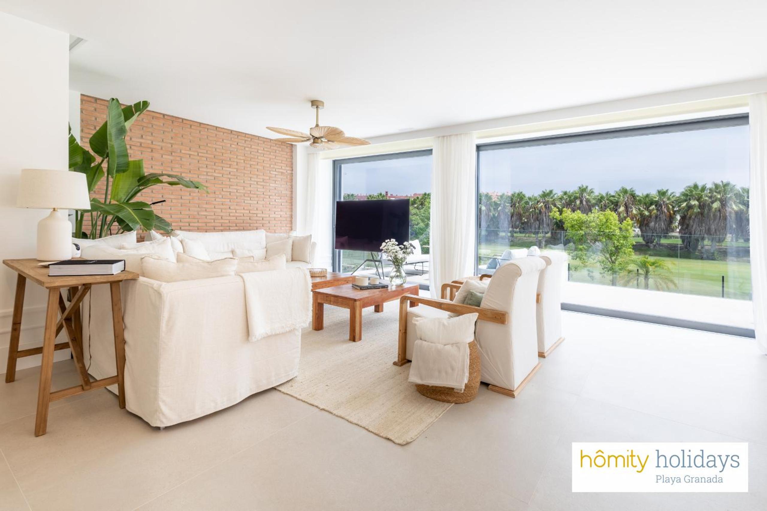Villa de lujo con dos piscinas privadas.