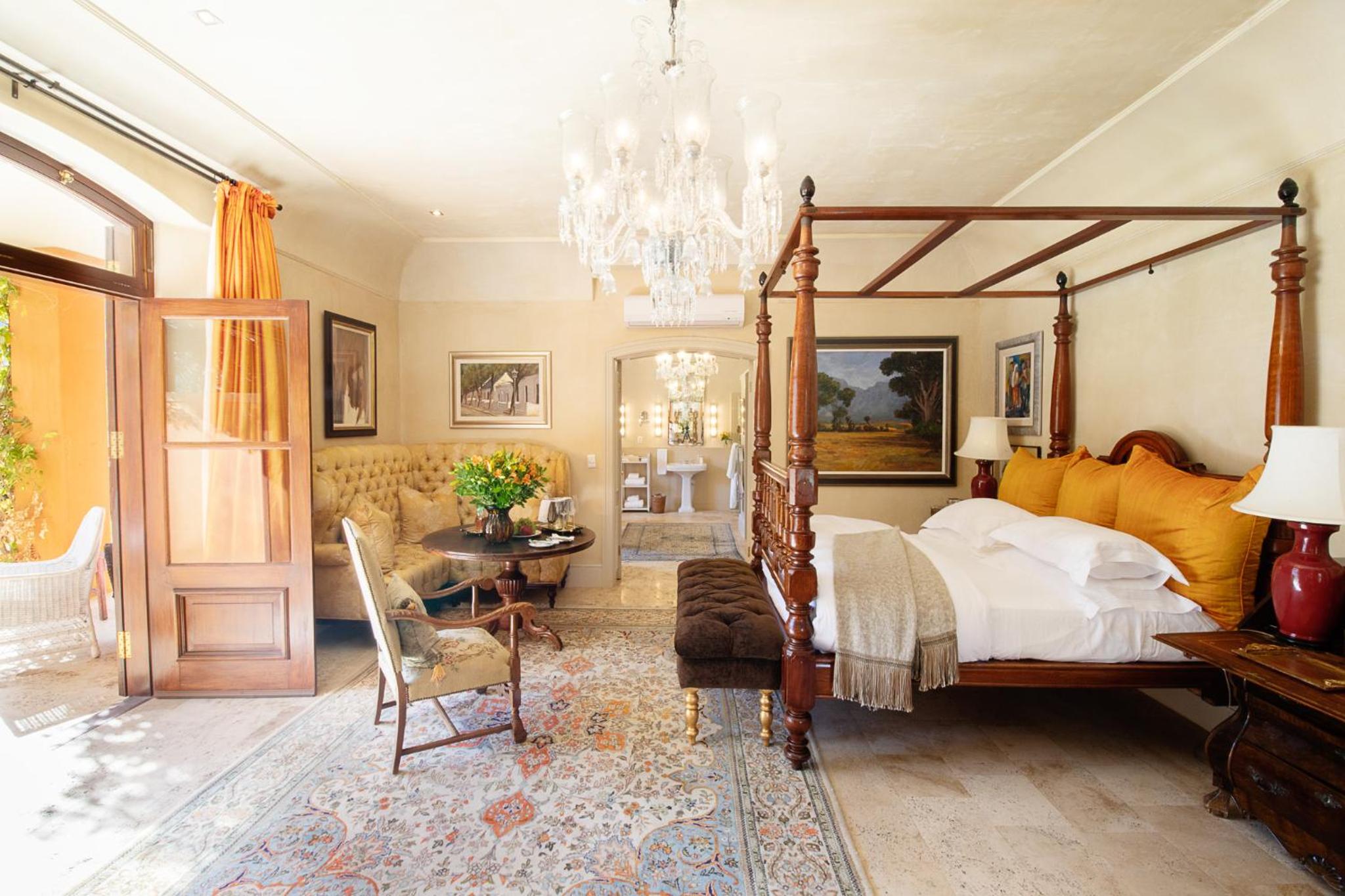 Luxury Suite - Photo 3
