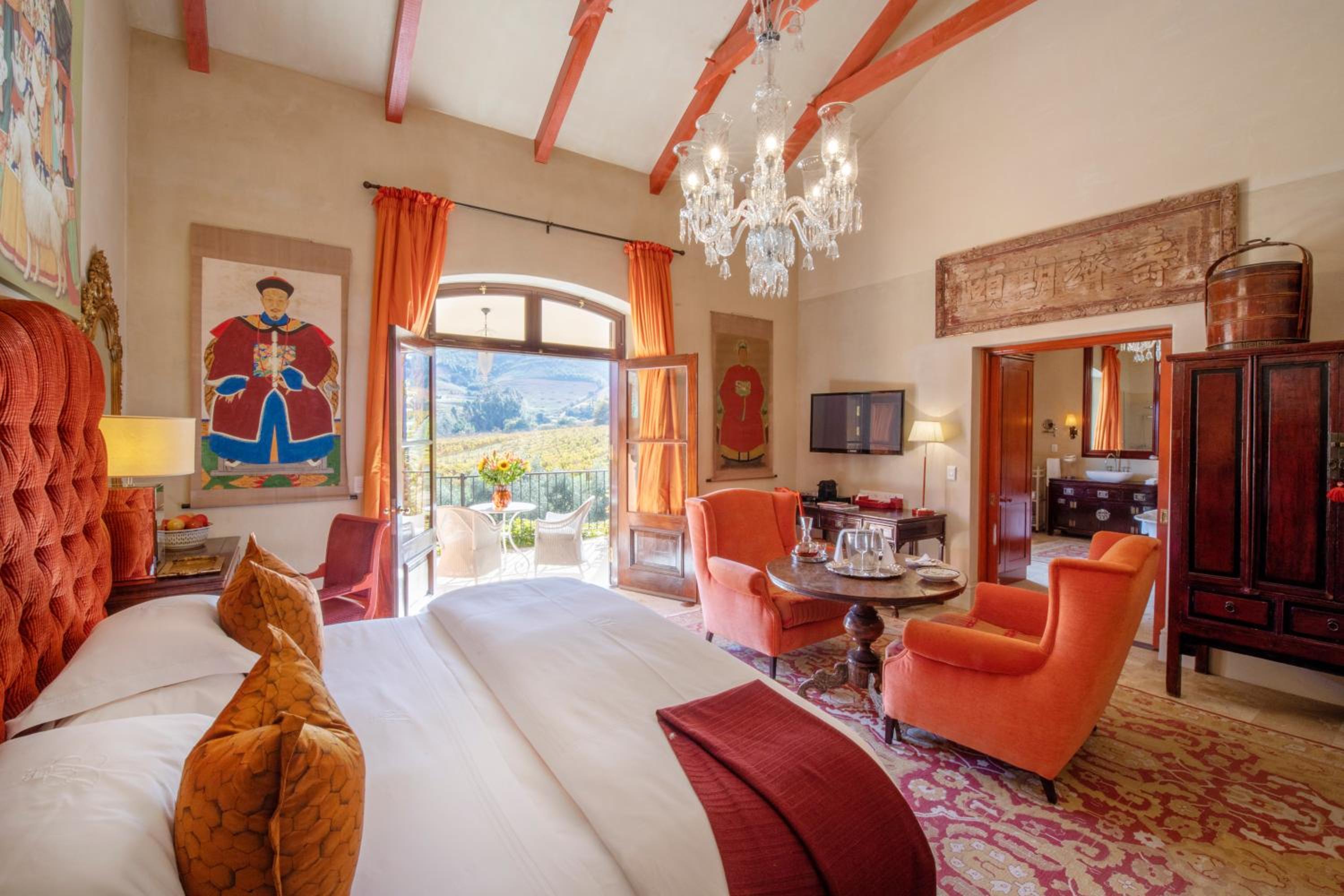 Luxury Suite - Photo 6