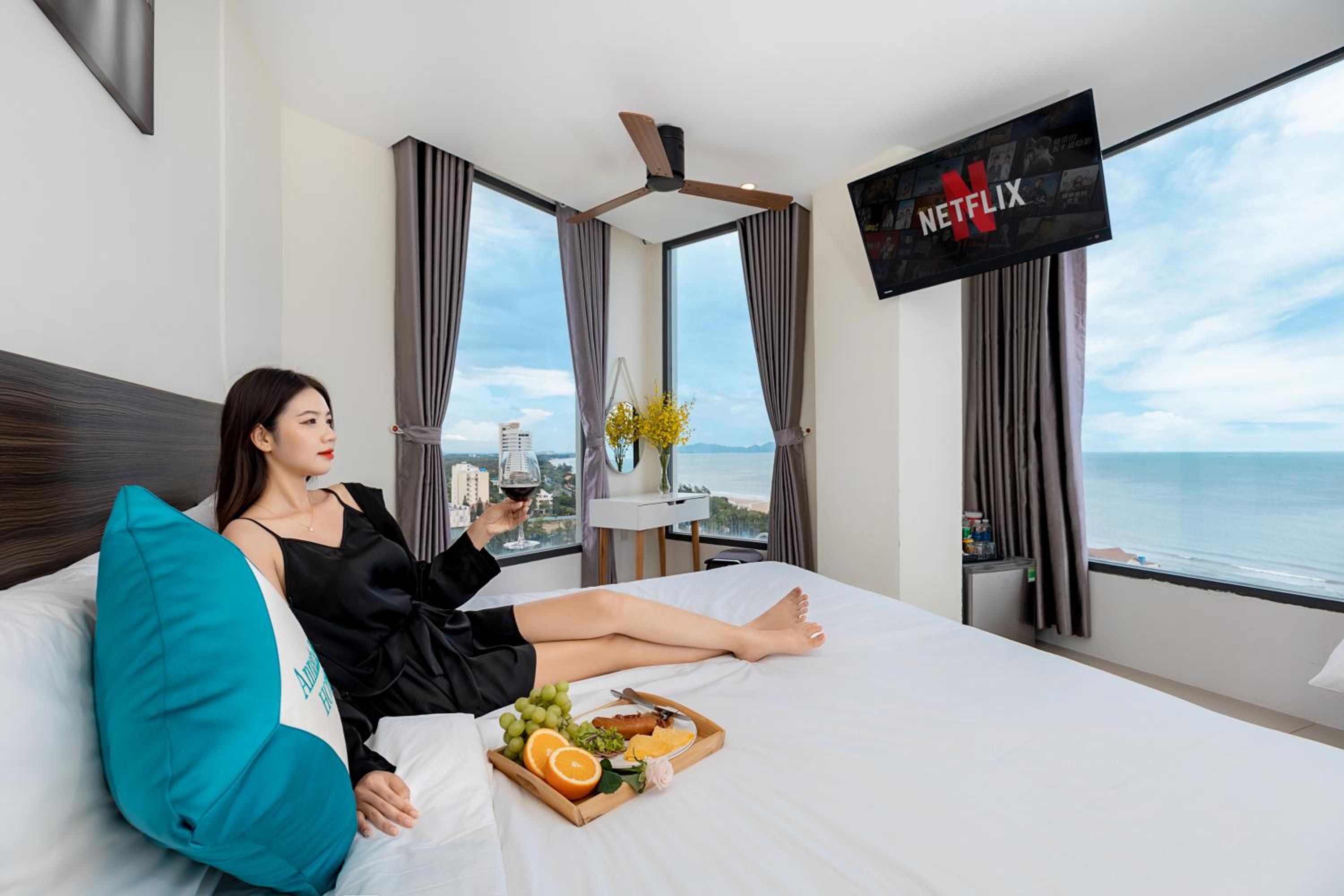 Suite with Ocean Front View photo 3