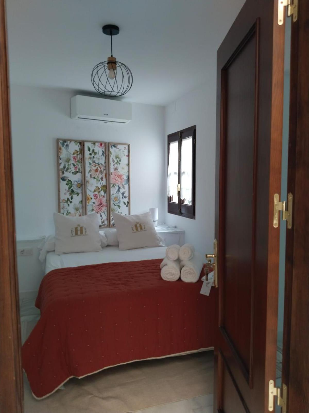 Deluxe Room - Photo 5