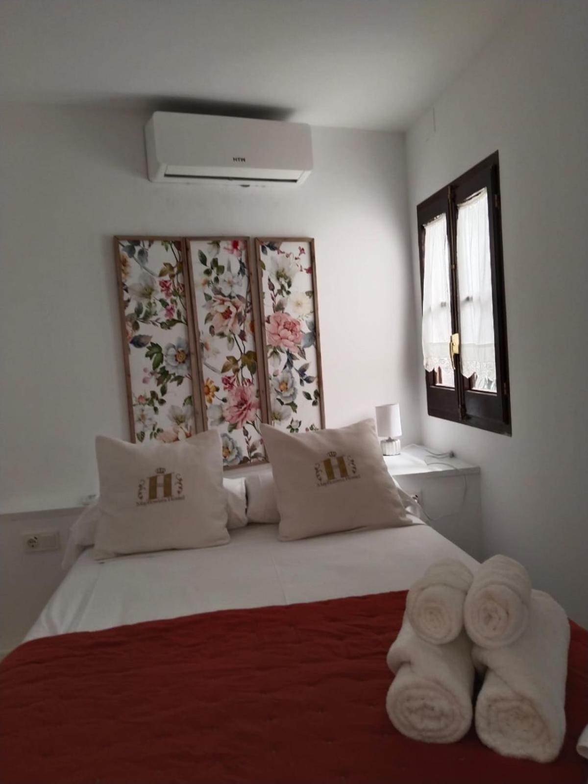 Deluxe Room - Photo 10
