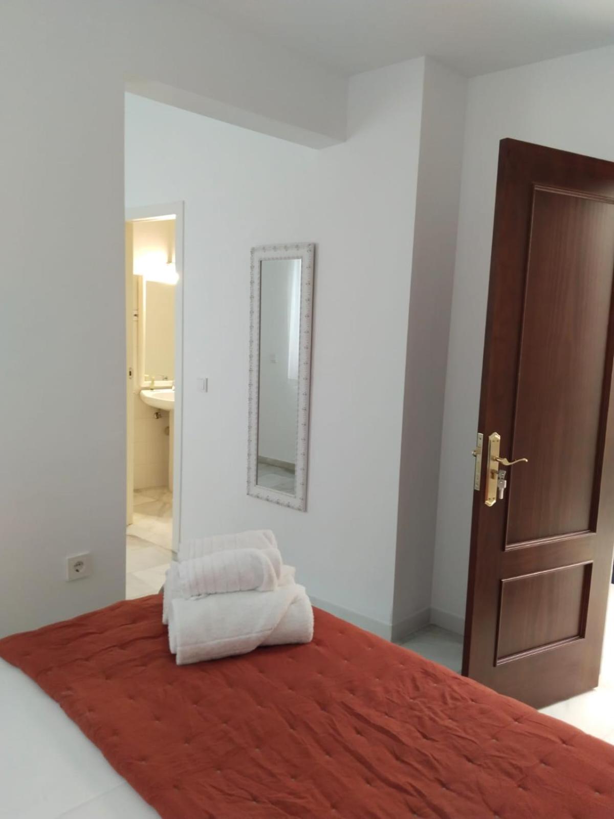 Deluxe Room - Photo 11