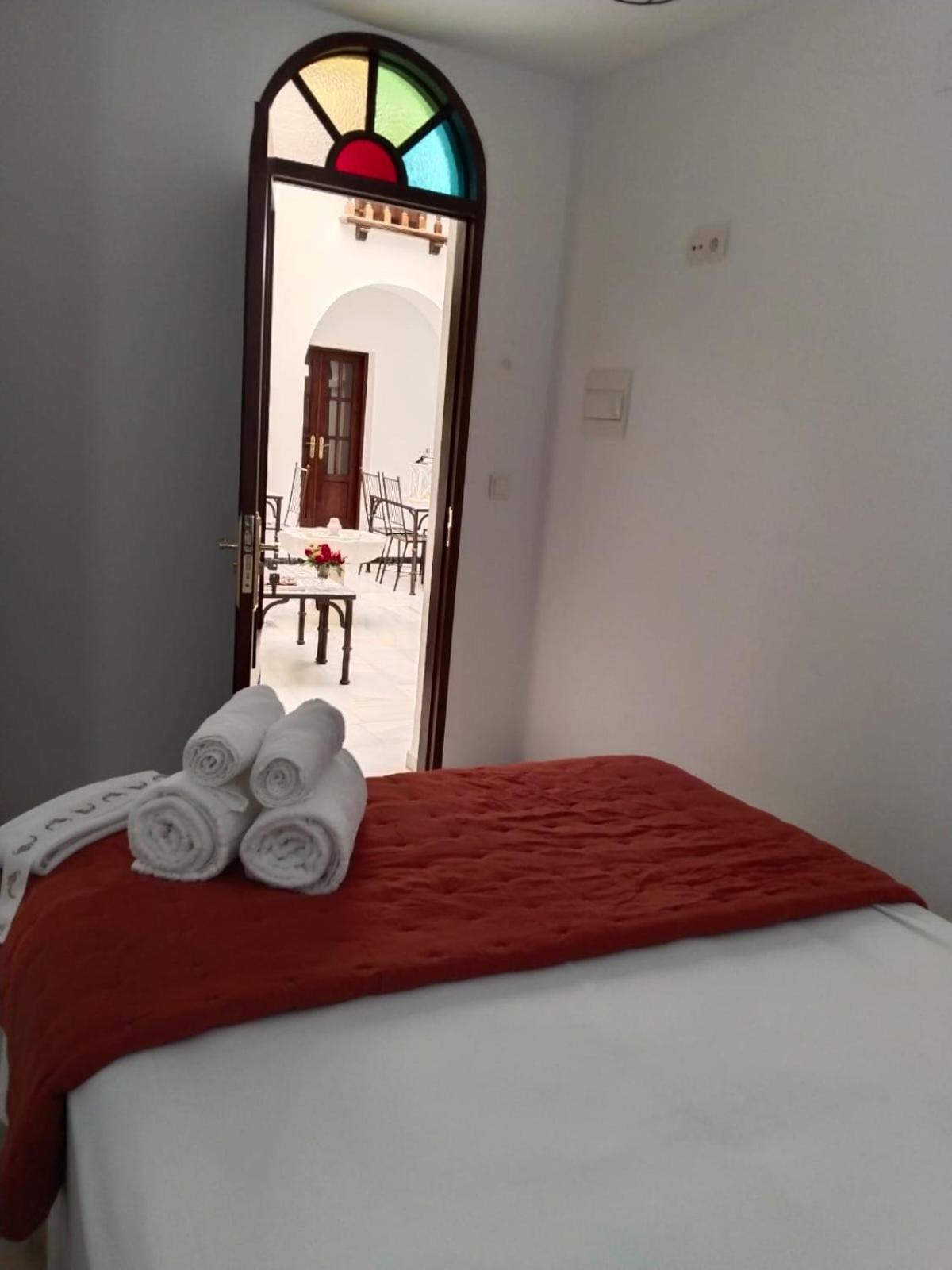 Deluxe Room - Photo 9