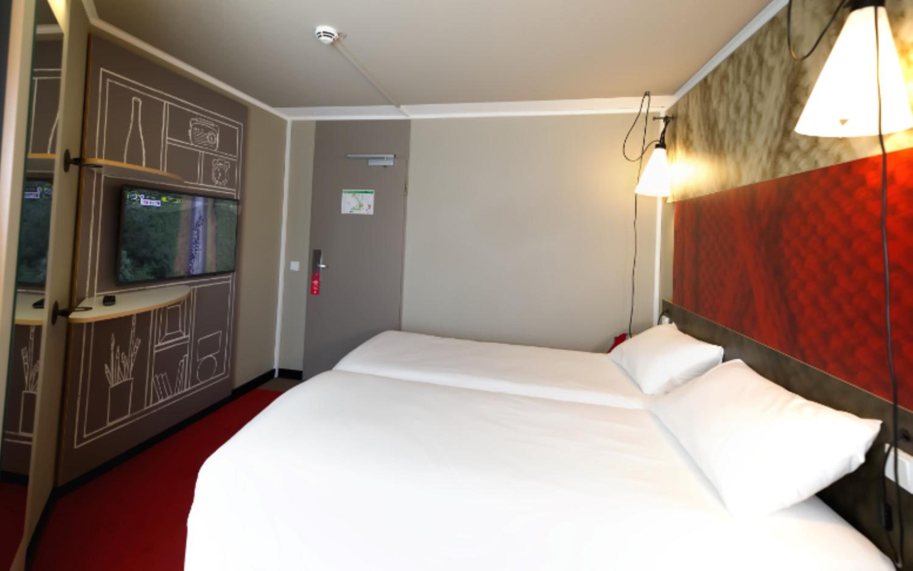 Standard Twin Room - Photo 14