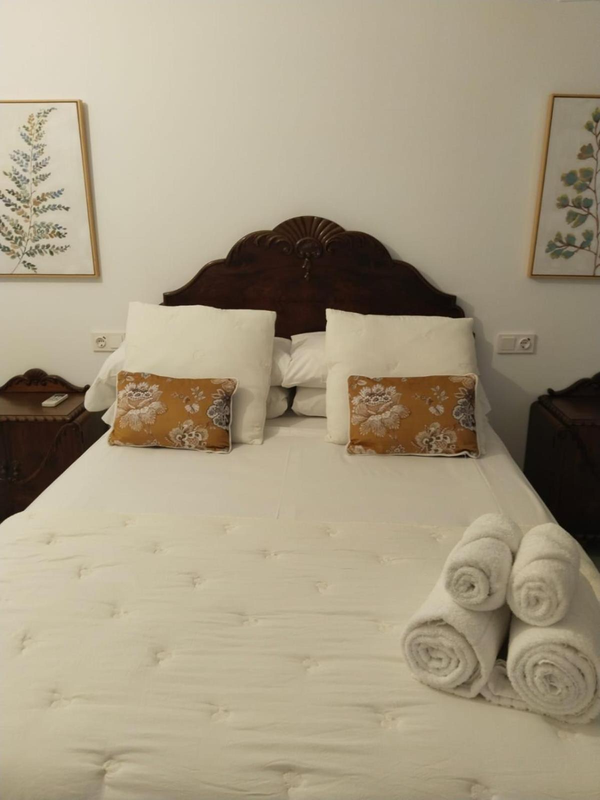 Deluxe Double Room with Shower - Photo 2