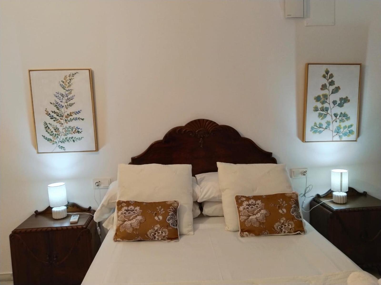 Deluxe Double Room with Shower - Photo 1