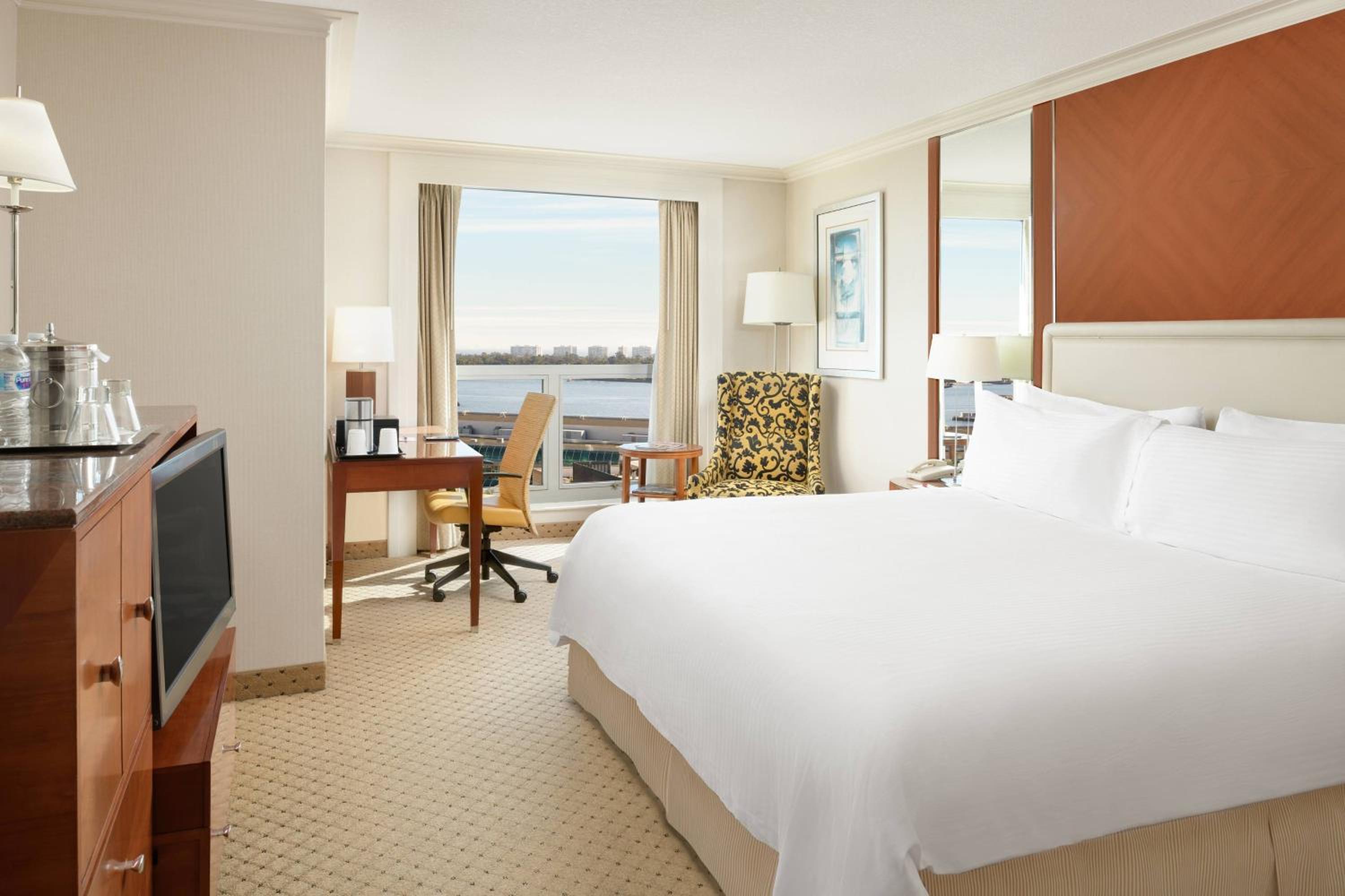 1 King, Water View Room - Photo 4