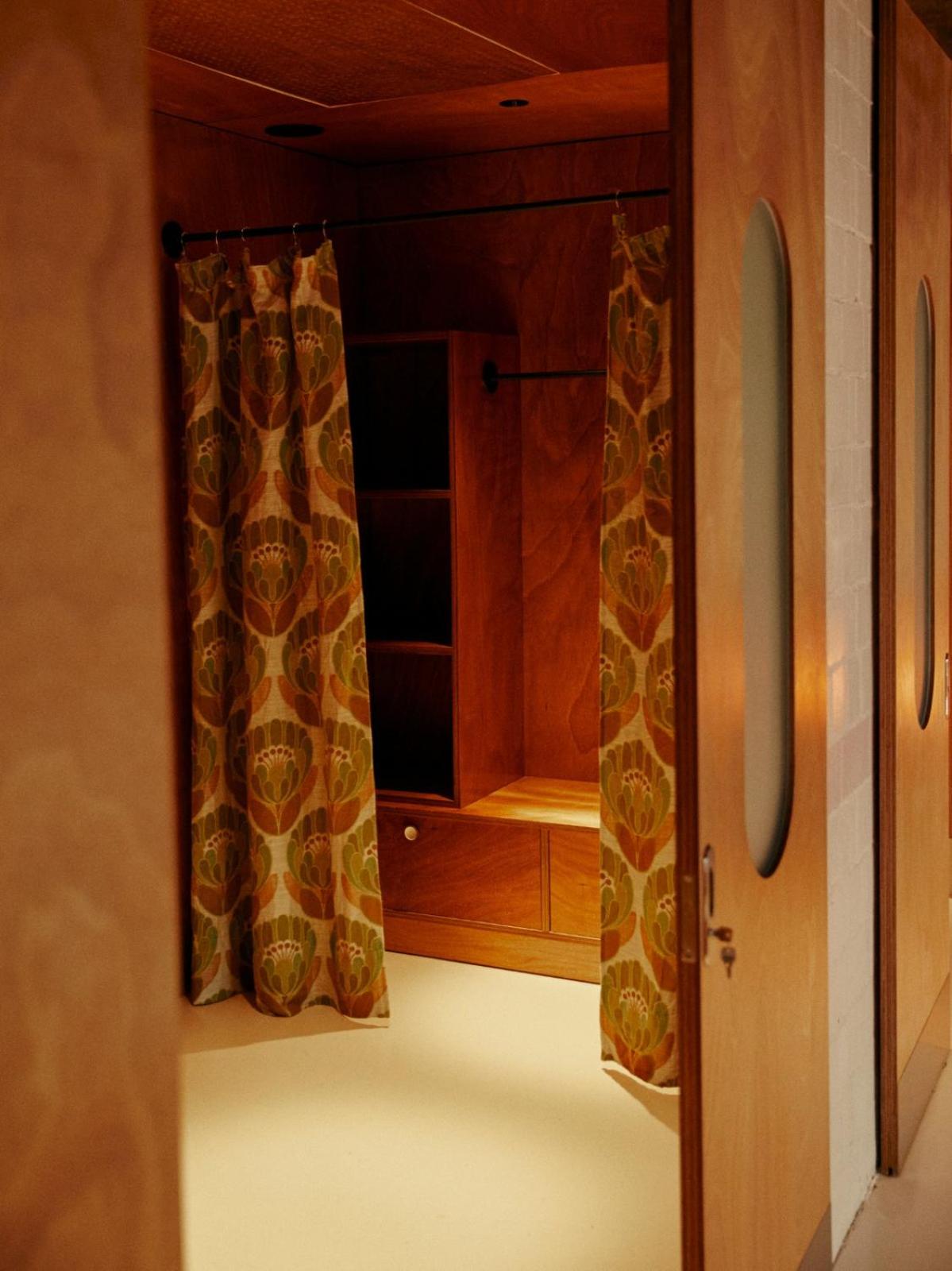 Old Town View Signature Room - Photo 4
