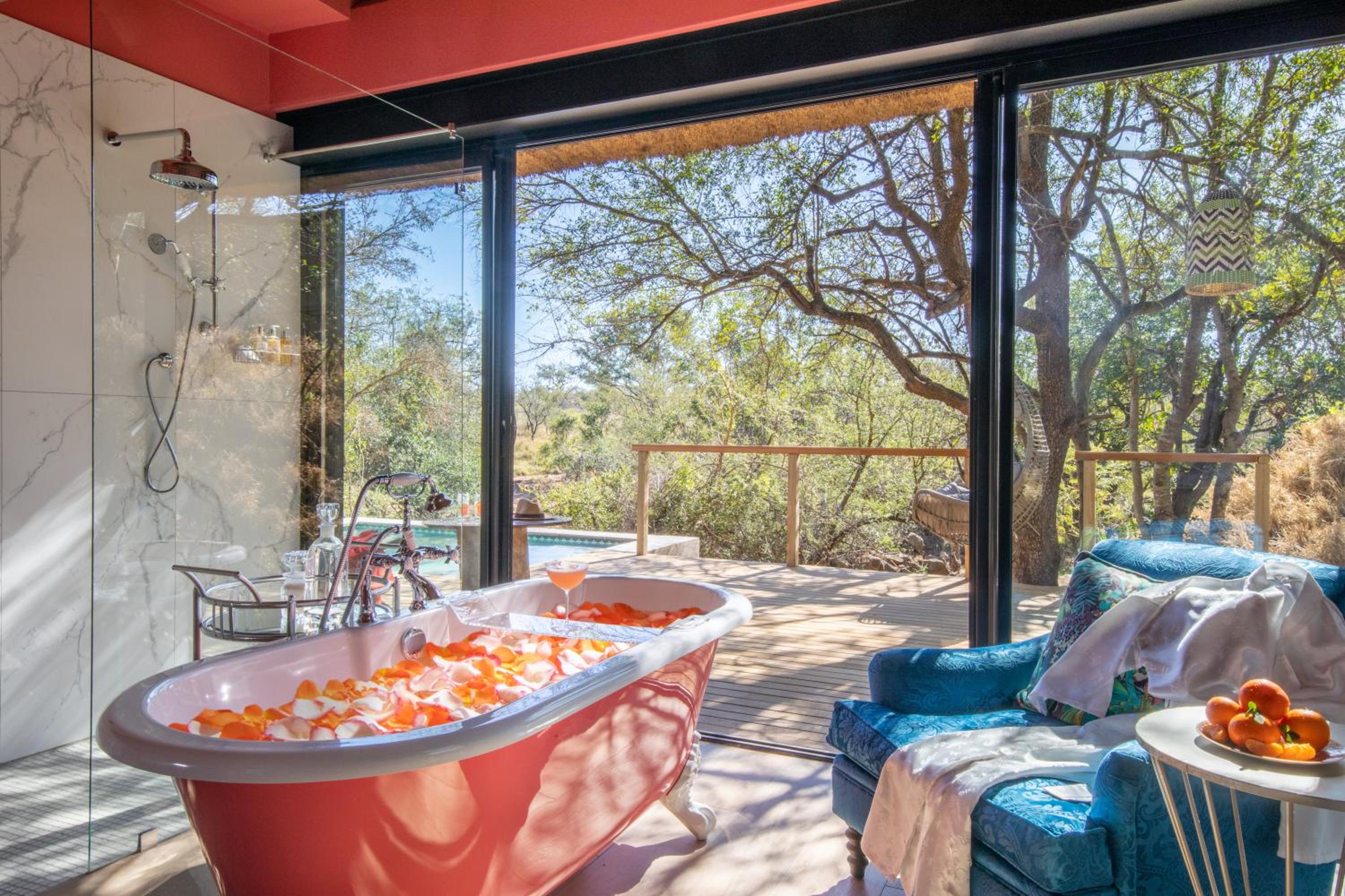 Waterside Lodge  Deluxe Suite - Photo 10