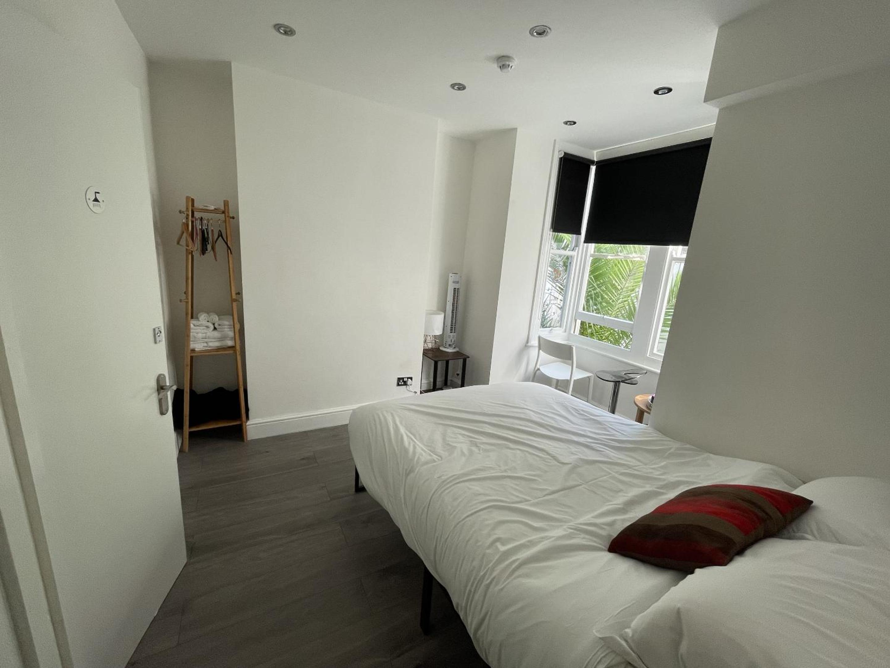 Double Room with Private Bathroom photo 2