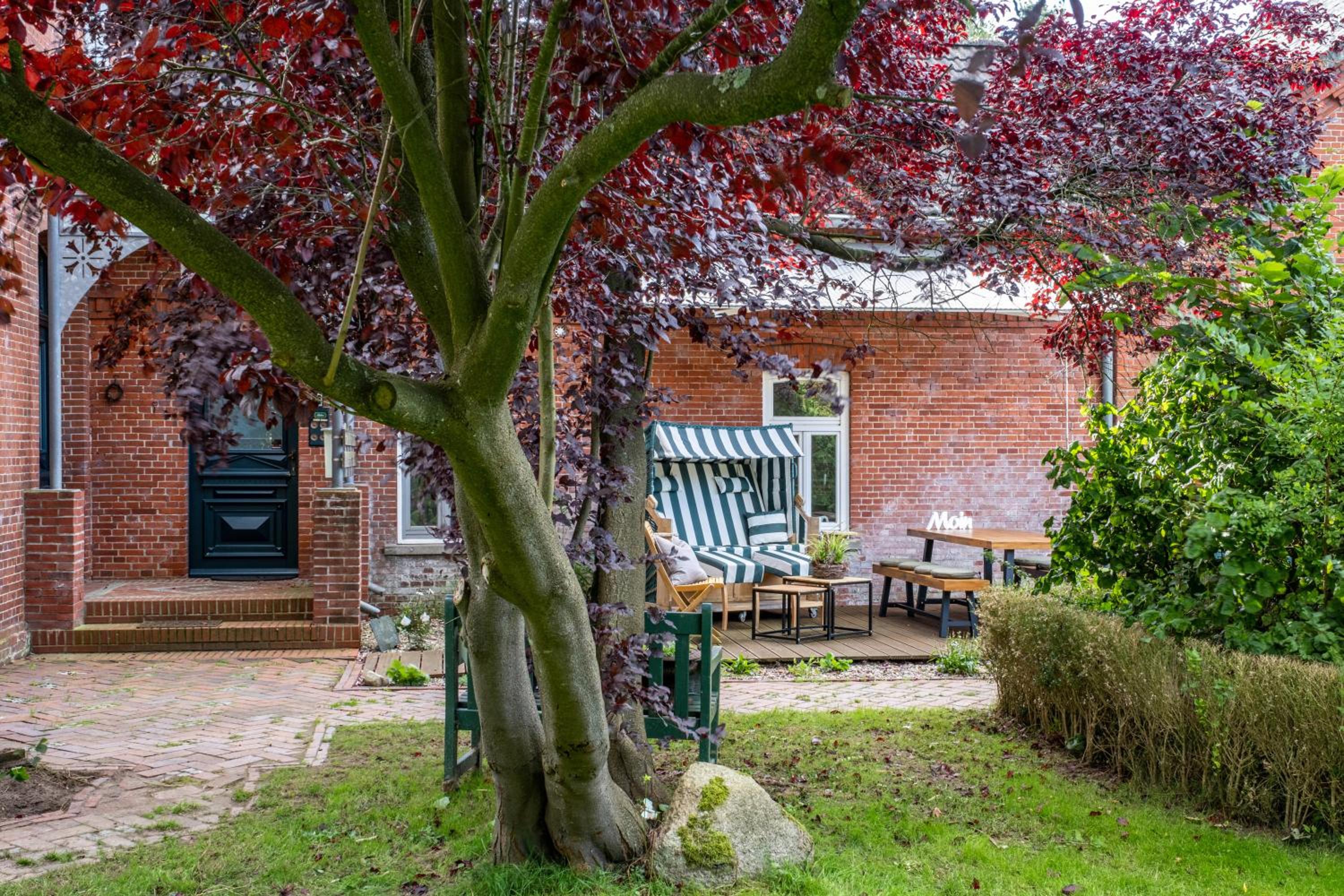 One-Bedroom Apartment with Garden View photo 2