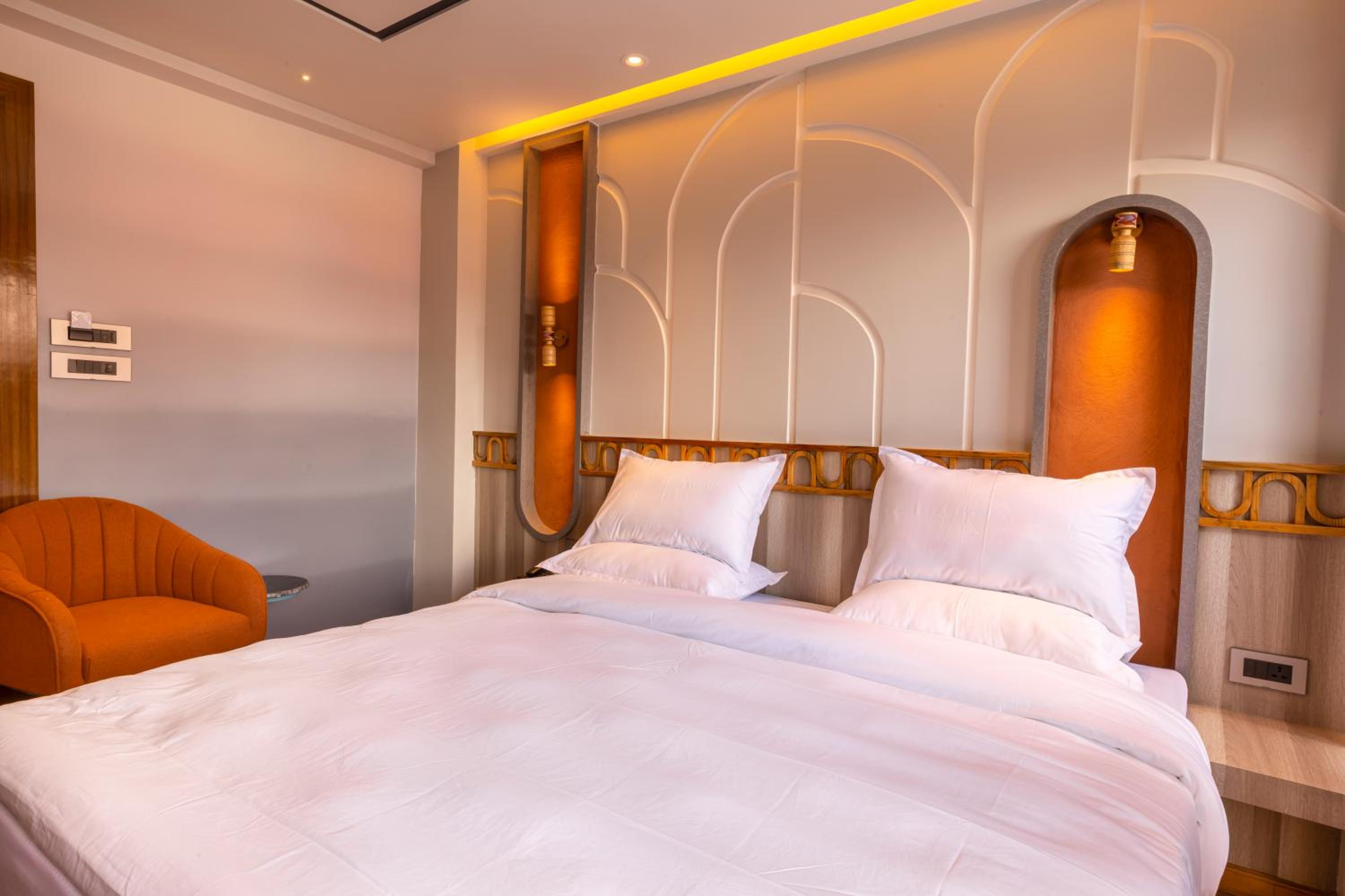 Deluxe Double Room - Photo 12