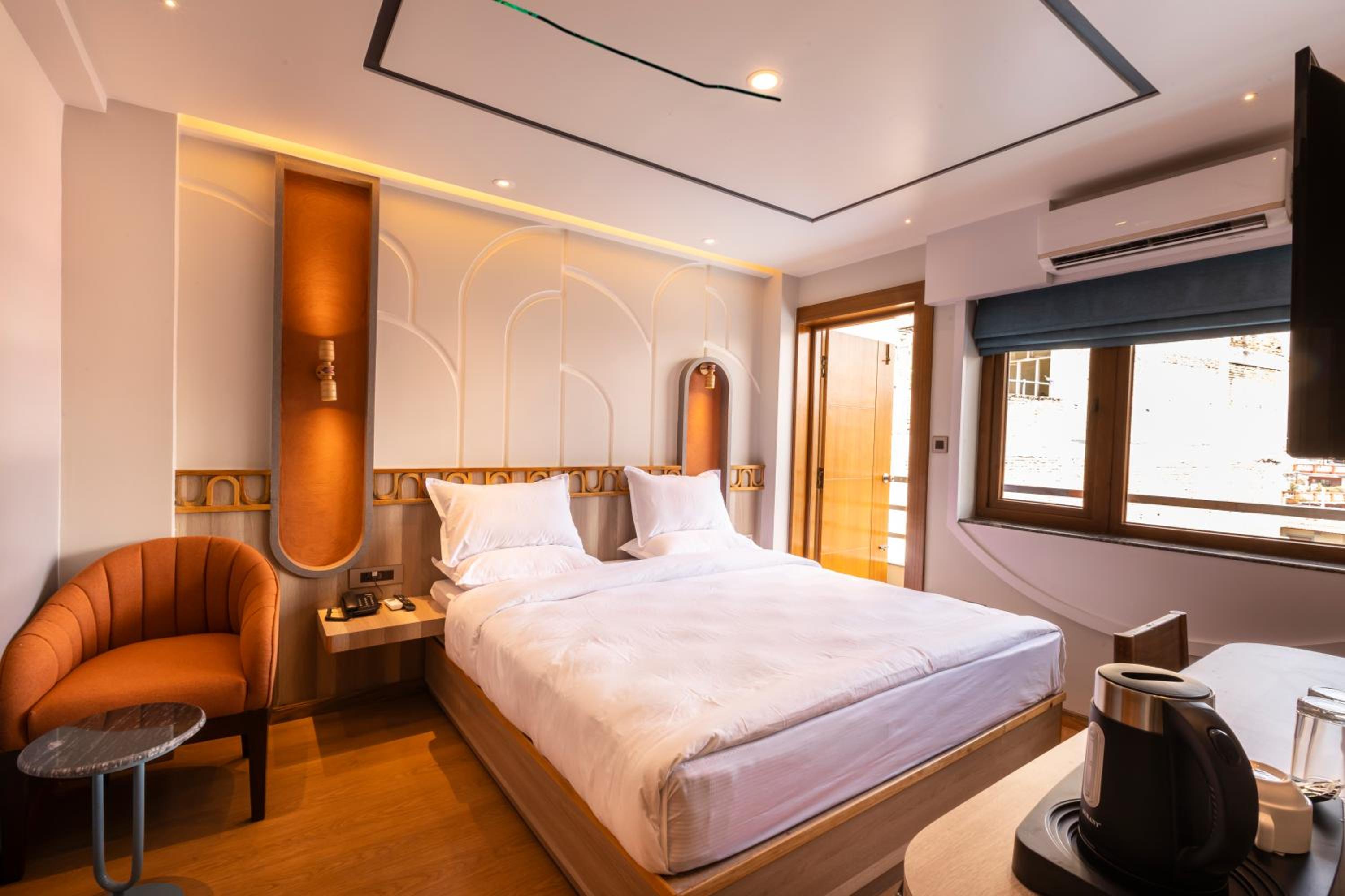 Deluxe Double Room - Photo 9