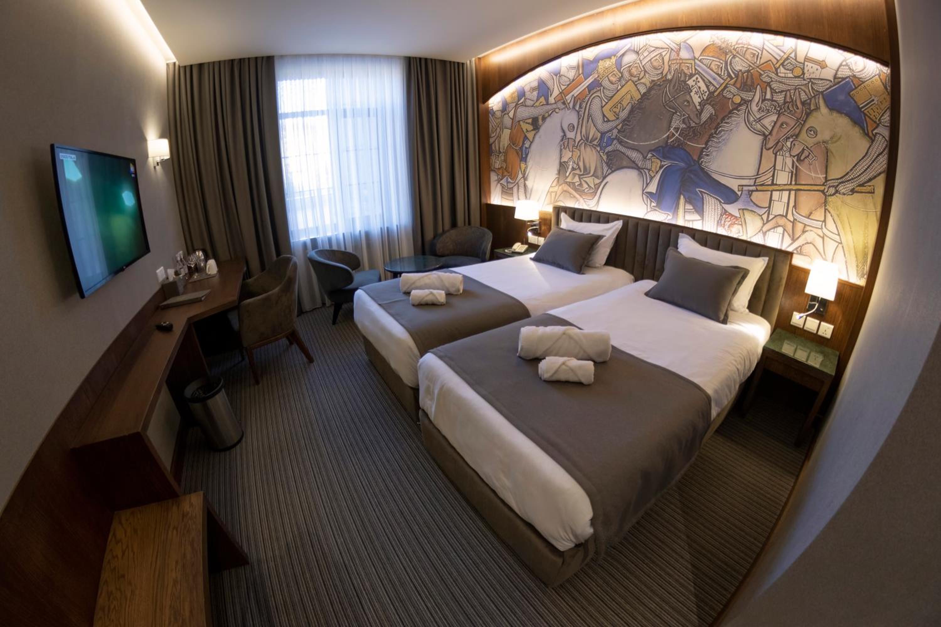 Large Double or Twin Room photo 1