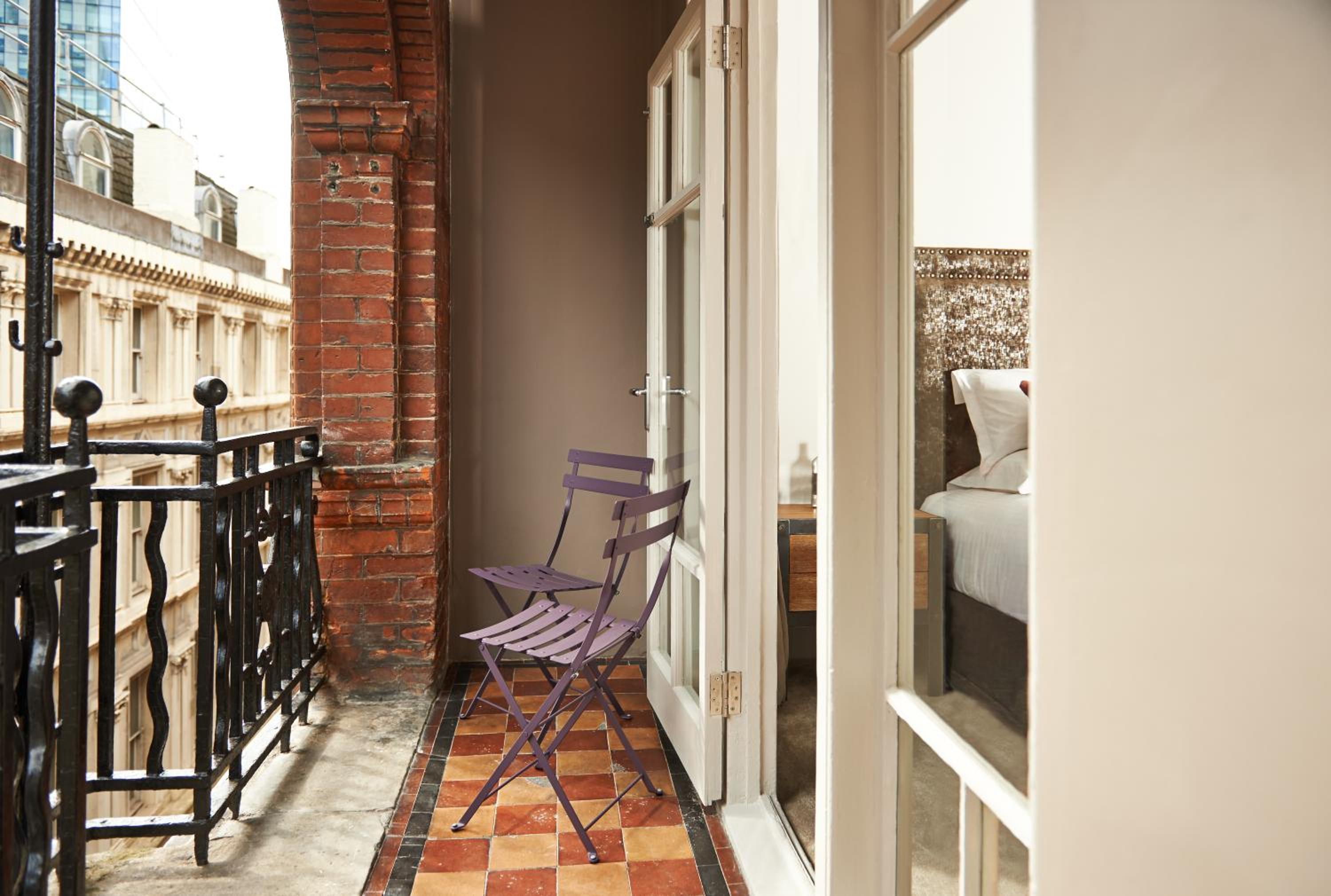 Suite with Balcony thumbnail 5