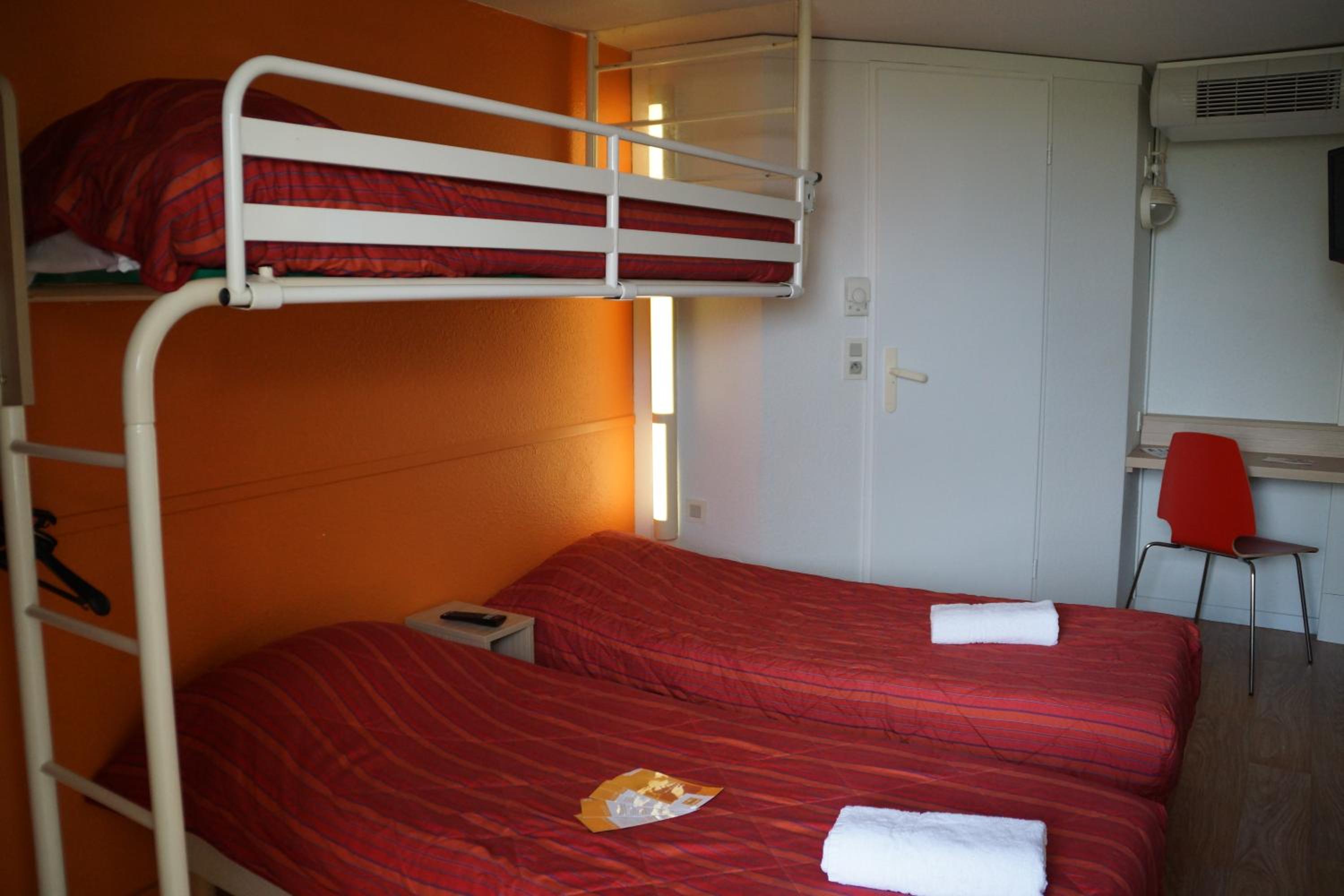 Triple Room with 3 Single Beds - Photo 4