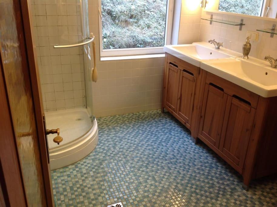 Three-Bedroom House photo 3