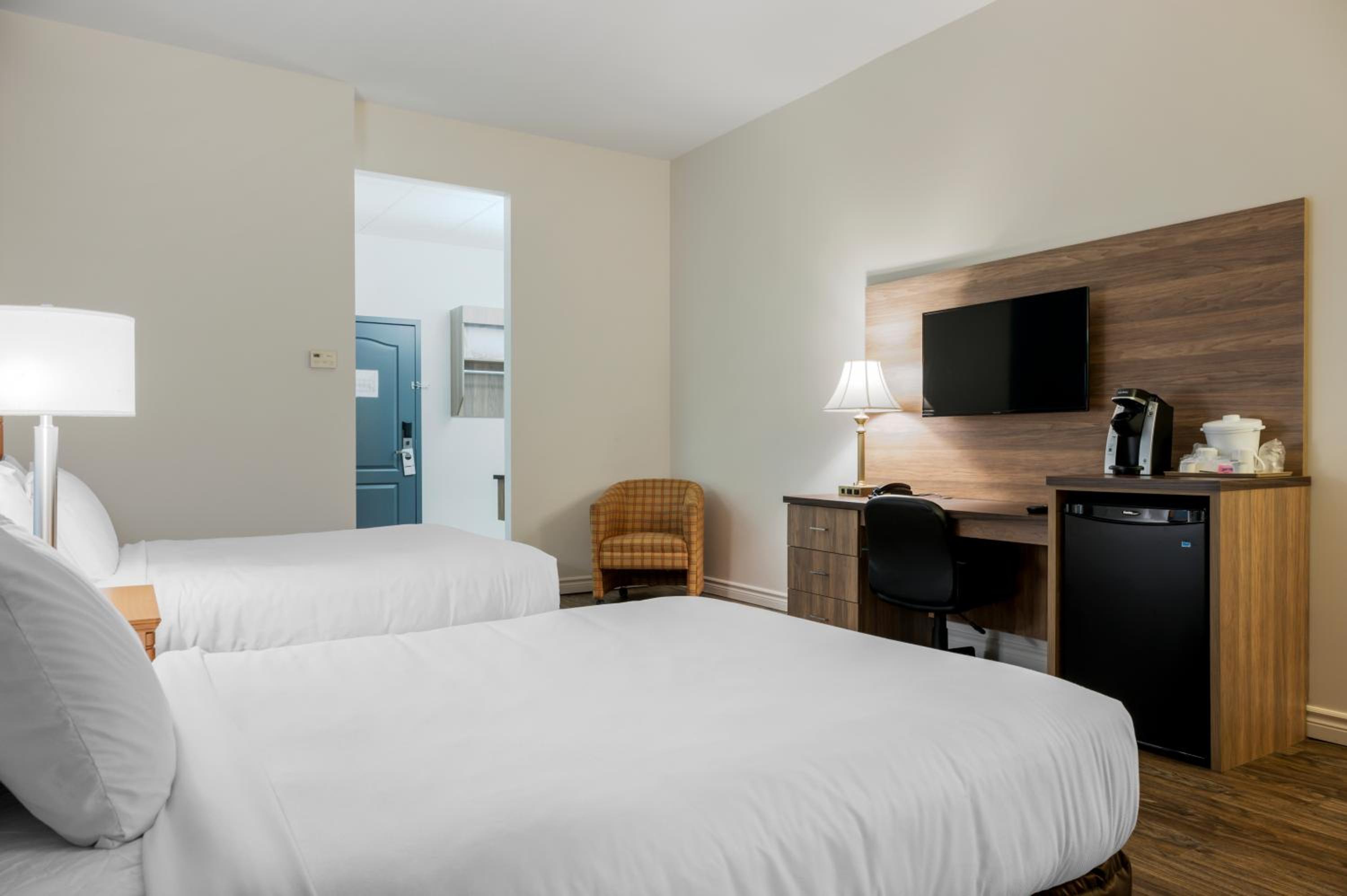 Double Room With Two Double Beds - Non-Smoking photo 2