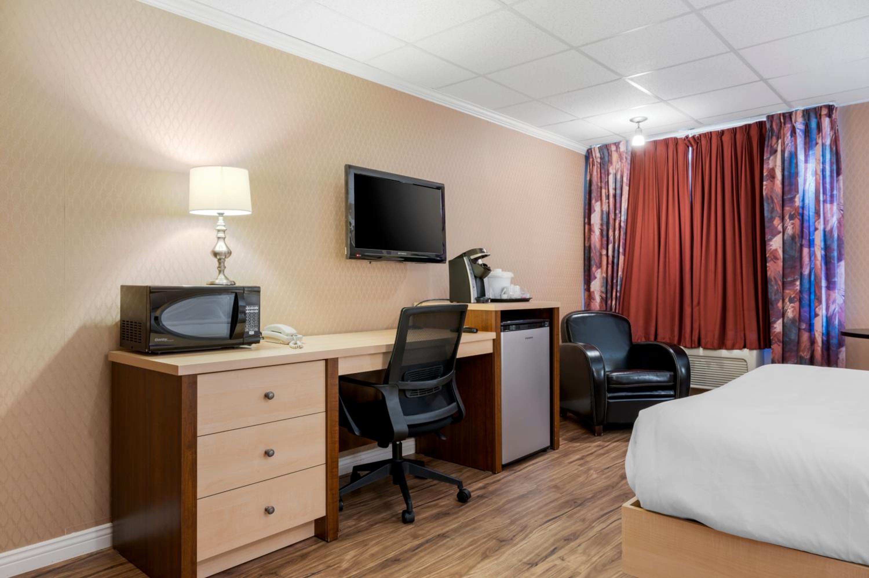 Queen Suite - Ground Floor/Non-Smoking - Photo 1
