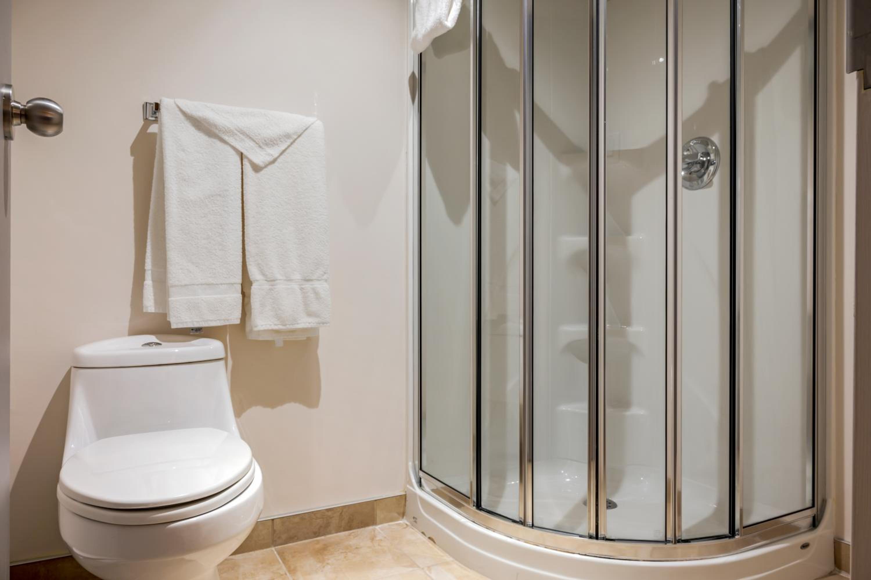 Queen Suite - Ground Floor/Non-Smoking - Photo 4