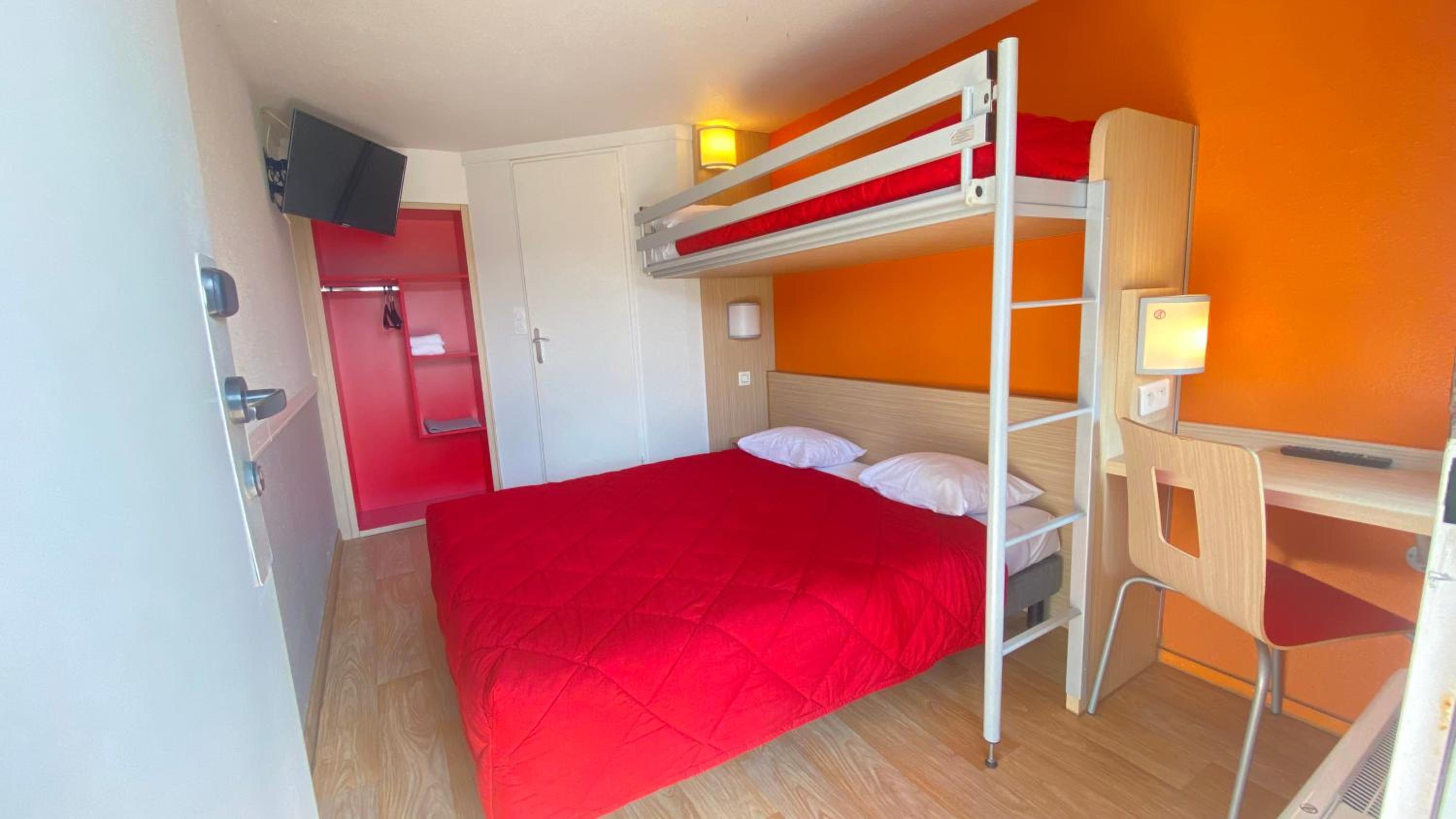 Triple Room (1 Double Bed + 1 Single Bed) photo 1