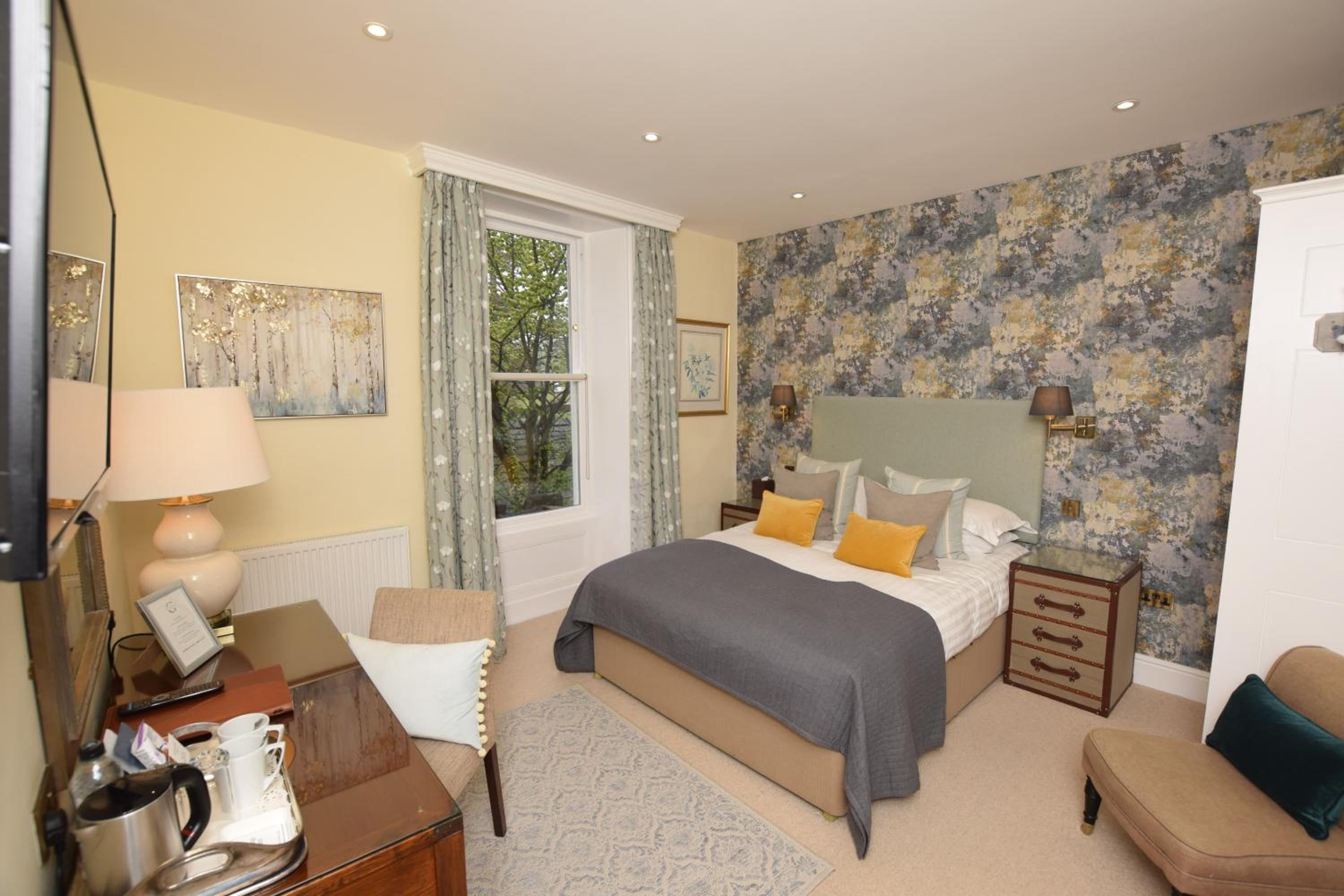 Single Room with Mountain View