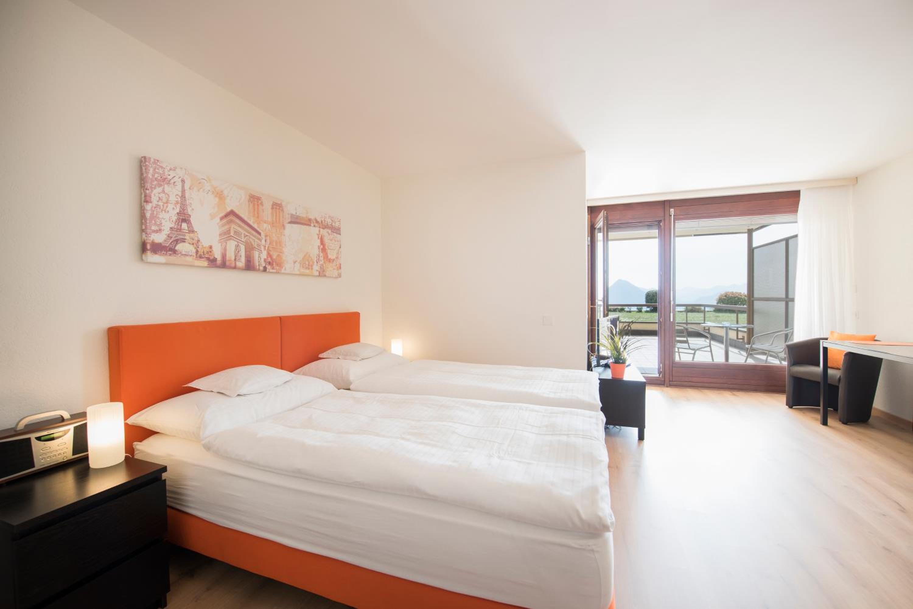Apartment with Lake View photo 3