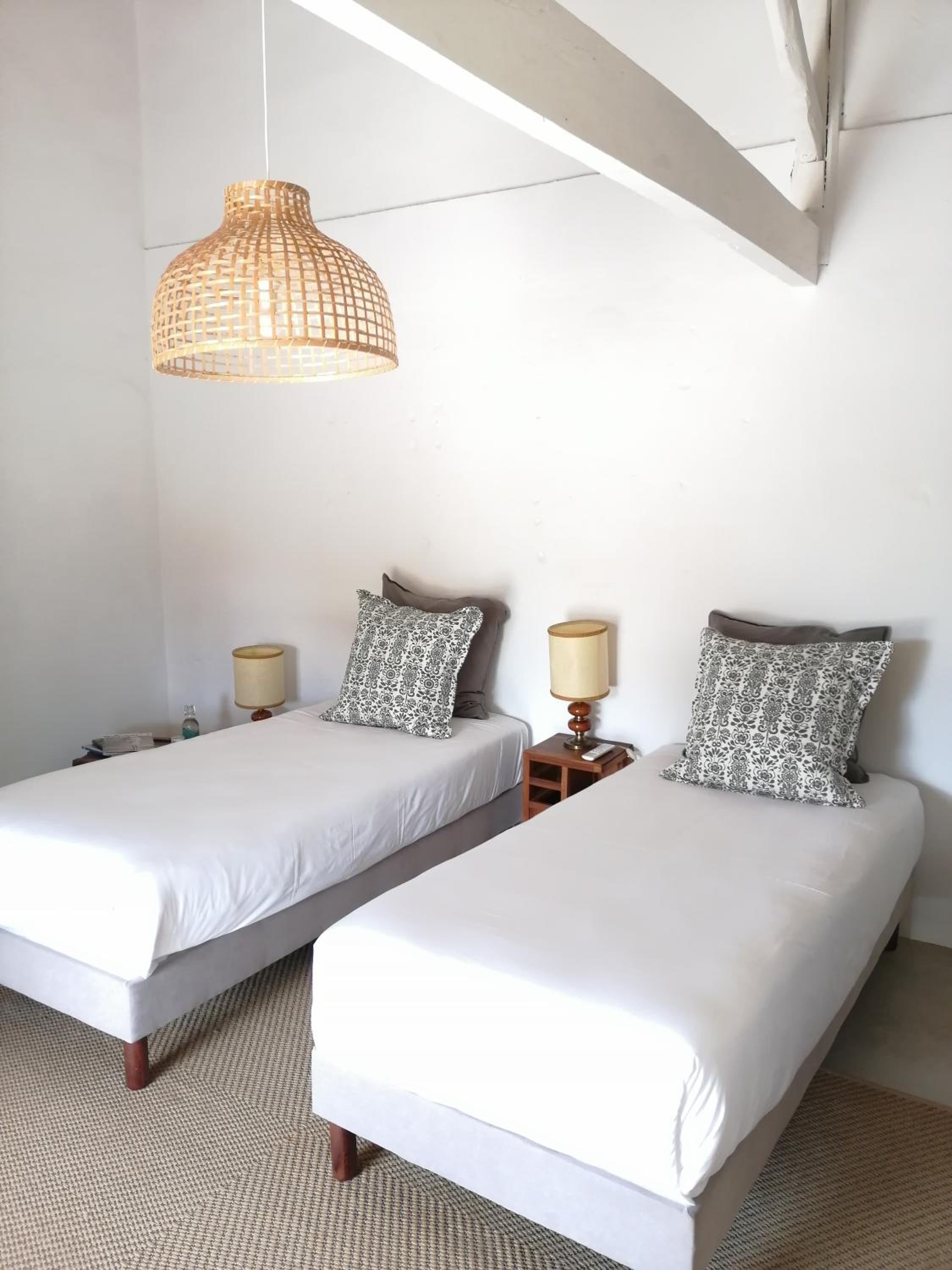 Double or Twin Room with Private Bathroom - Photo 2