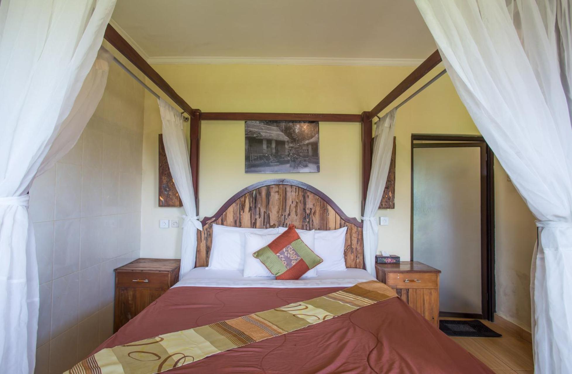 Deluxe Double Room with Balcony - Photo 19