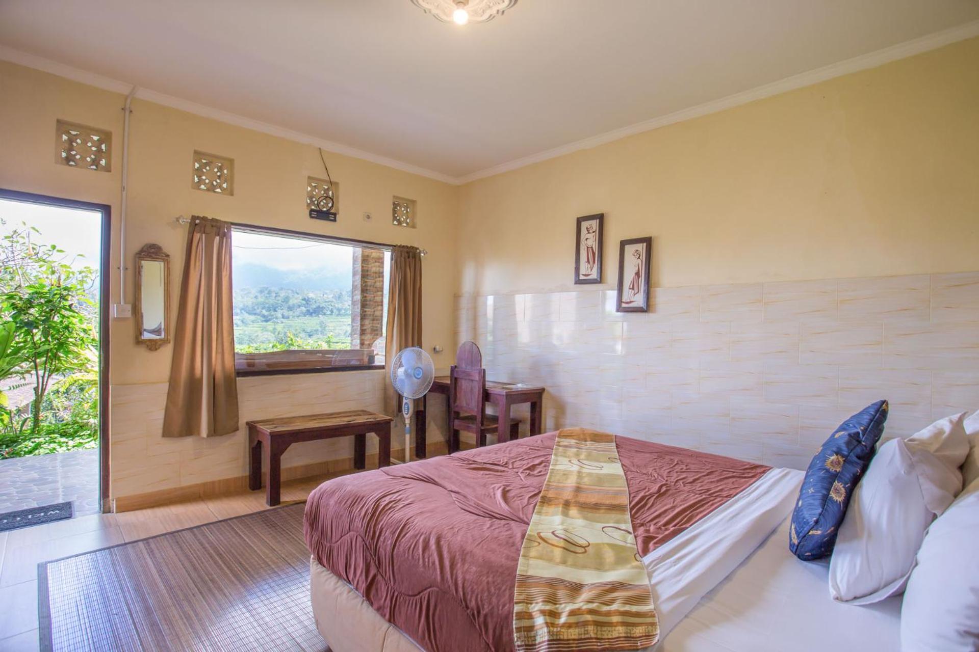 Deluxe Double Room with Balcony - Photo 18
