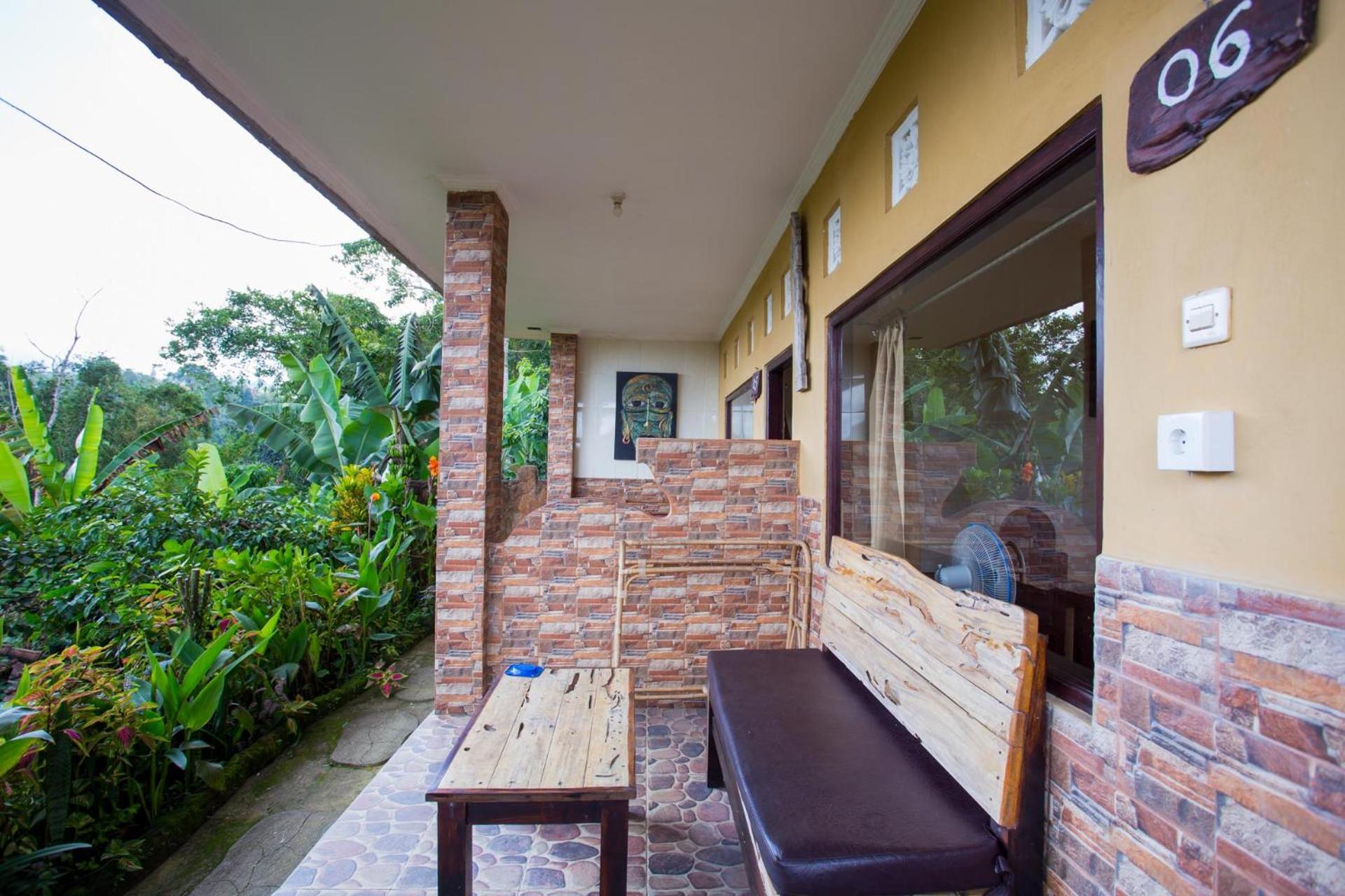 Deluxe Double Room with Balcony - Photo 5