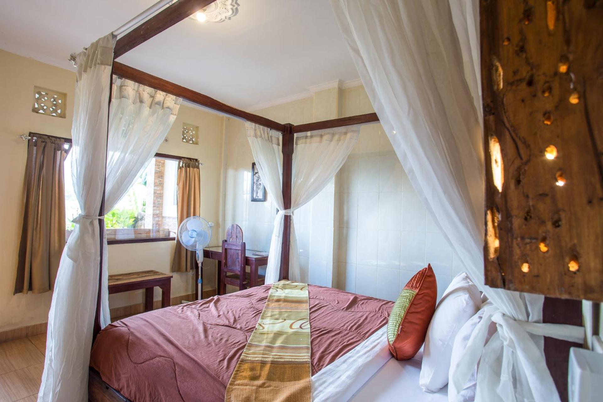 Deluxe Double Room with Balcony - Photo 13