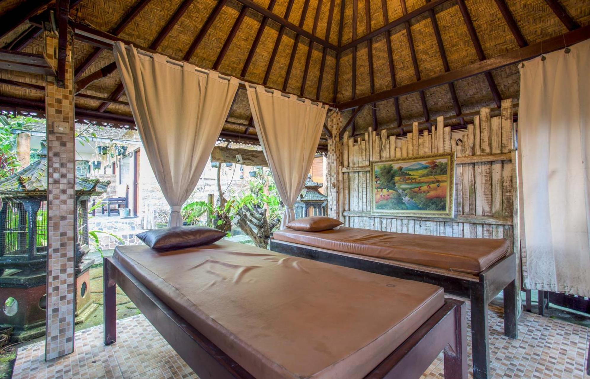Deluxe Double Room with Balcony - Photo 9