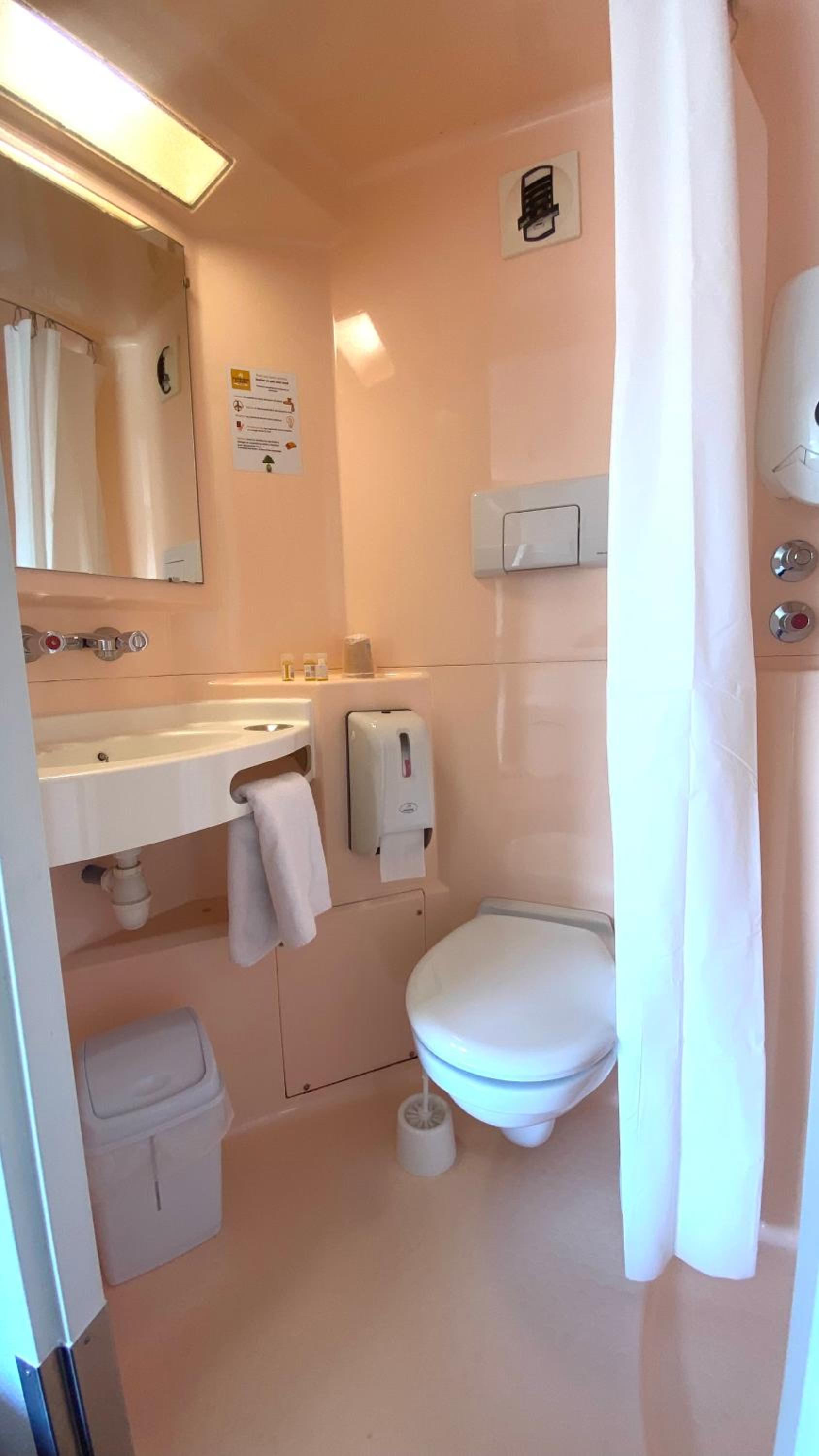 Double Room - Photo 2