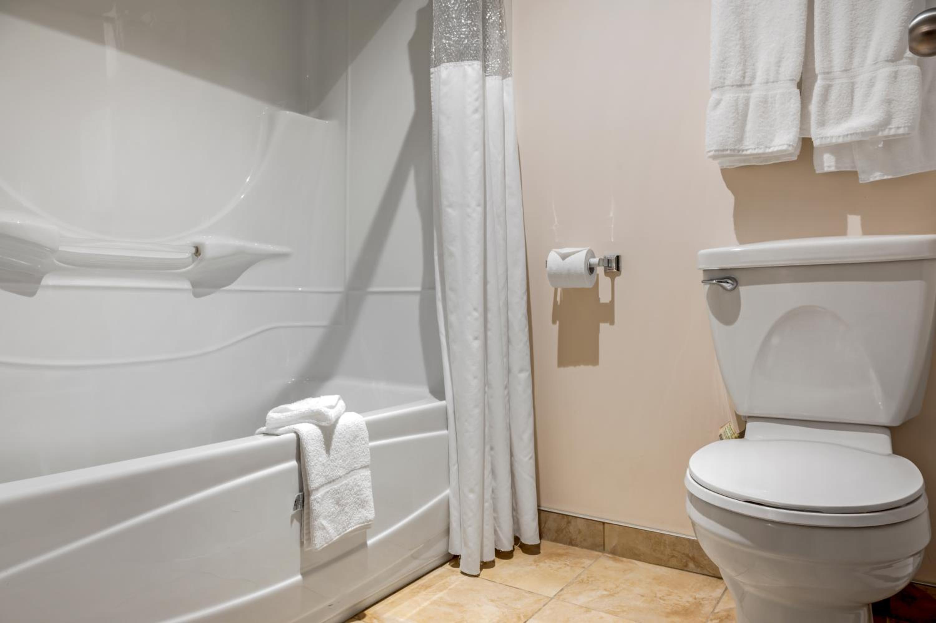 Double Room With Two Double Beds - Non-Smoking photo 3