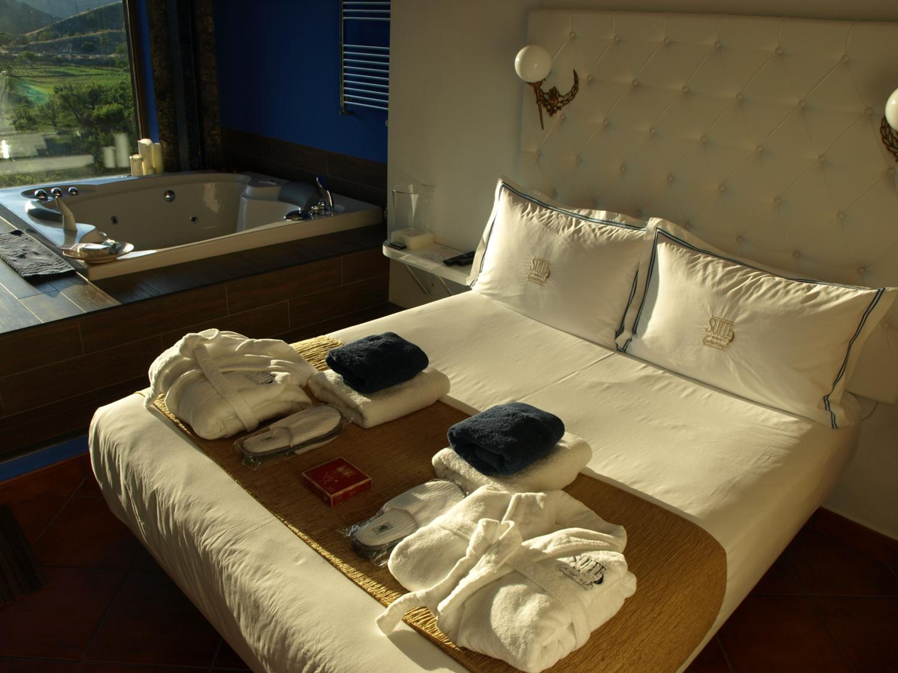 Two-Bedroom House (2-6 Adults) - Photo 84