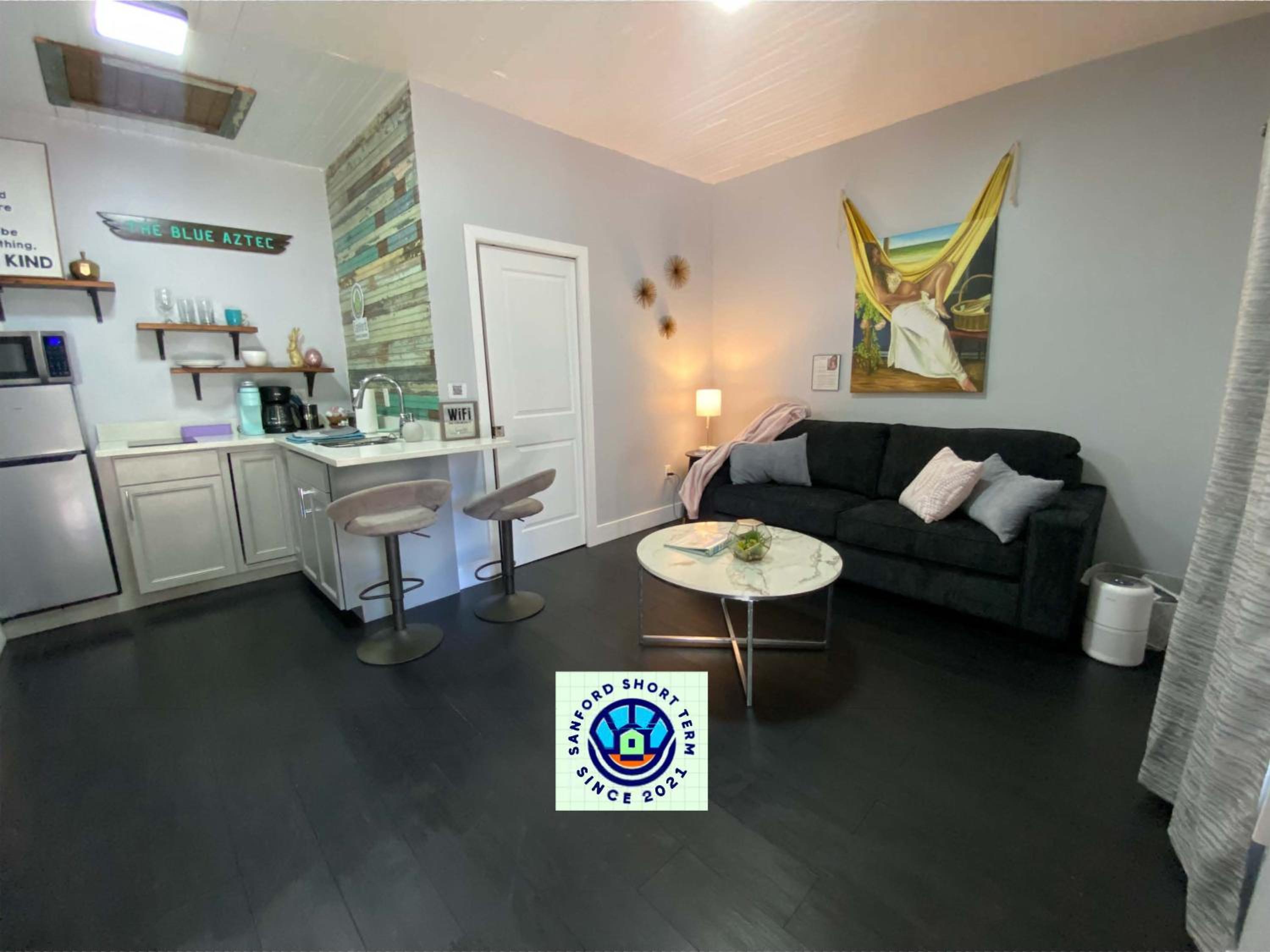One-Bedroom Apartment photo 1