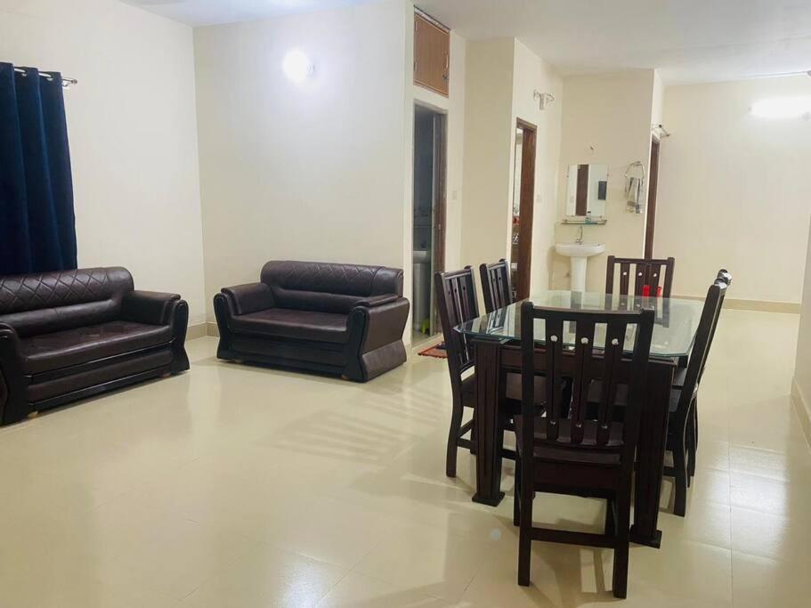 Three-Bedroom Apartment photo 2