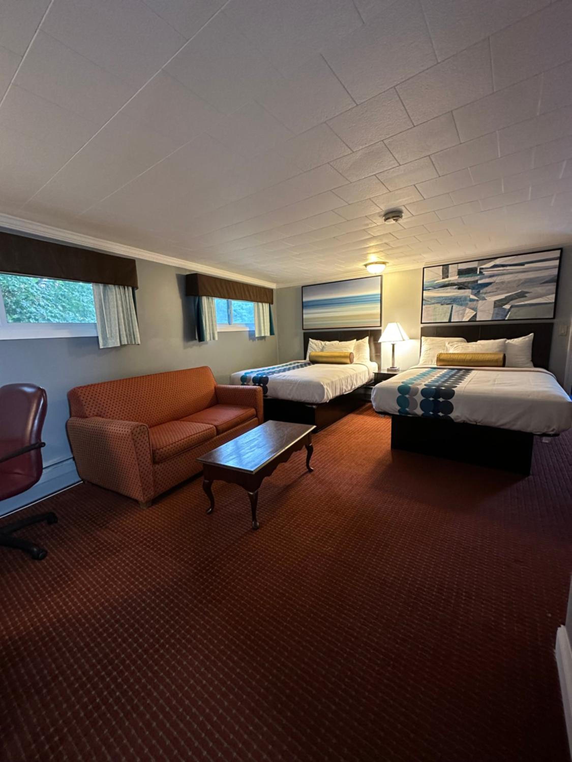 Queen Room with Two Queen Beds - Photo 9