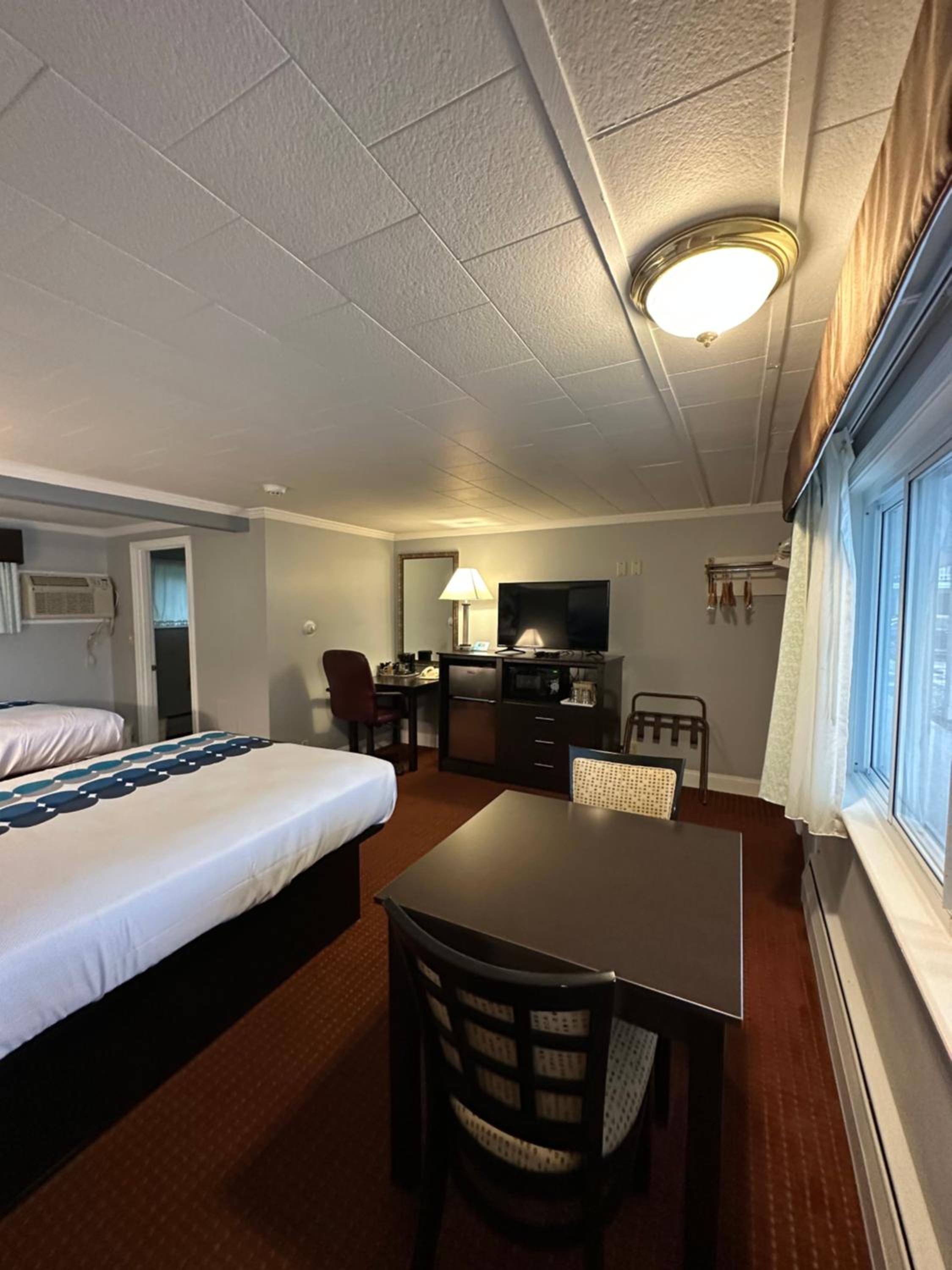 Double Room with Two Double Beds - Non-Smoking - Photo 9