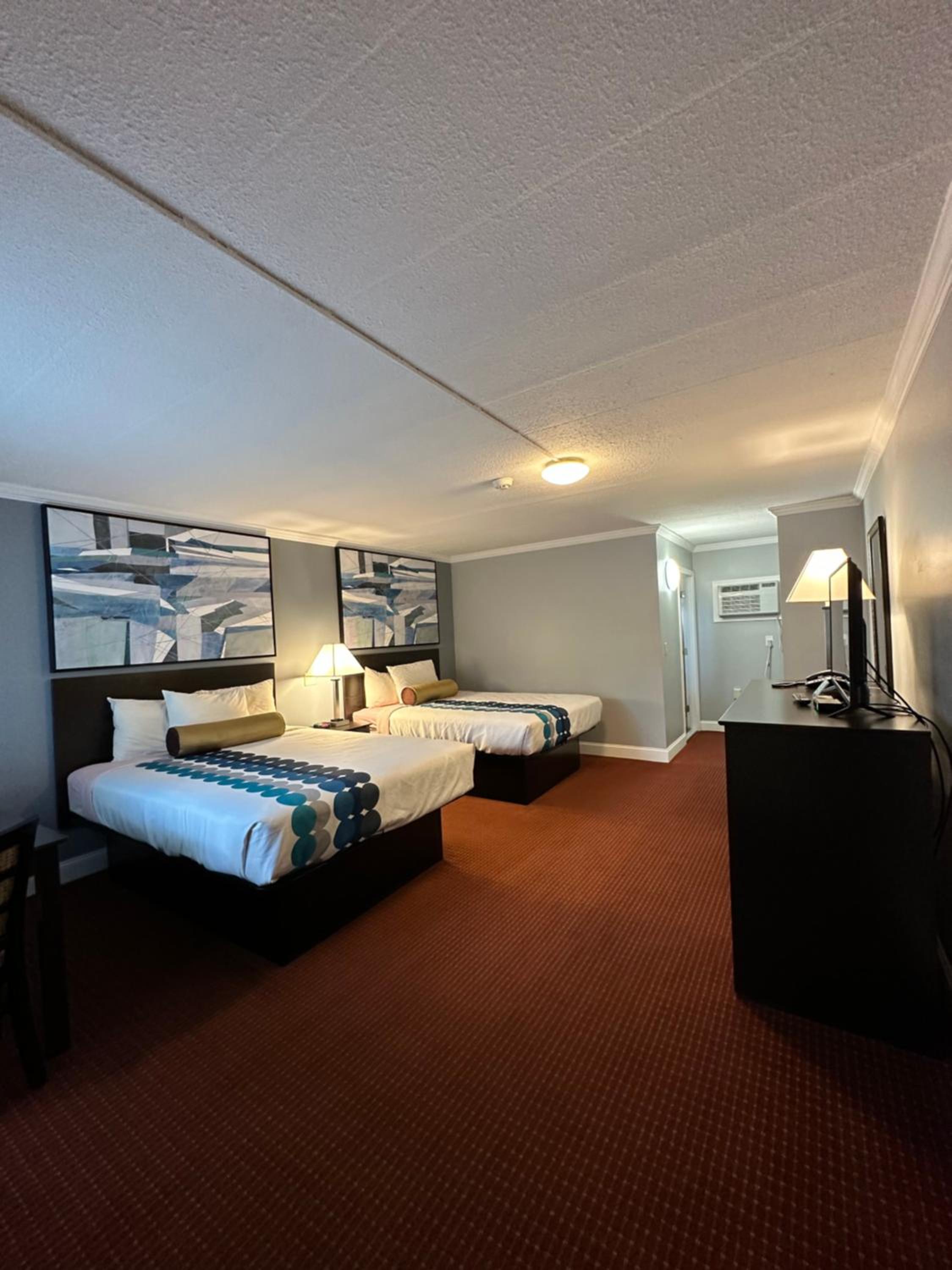 Queen Room with Two Queen Beds - Photo 10