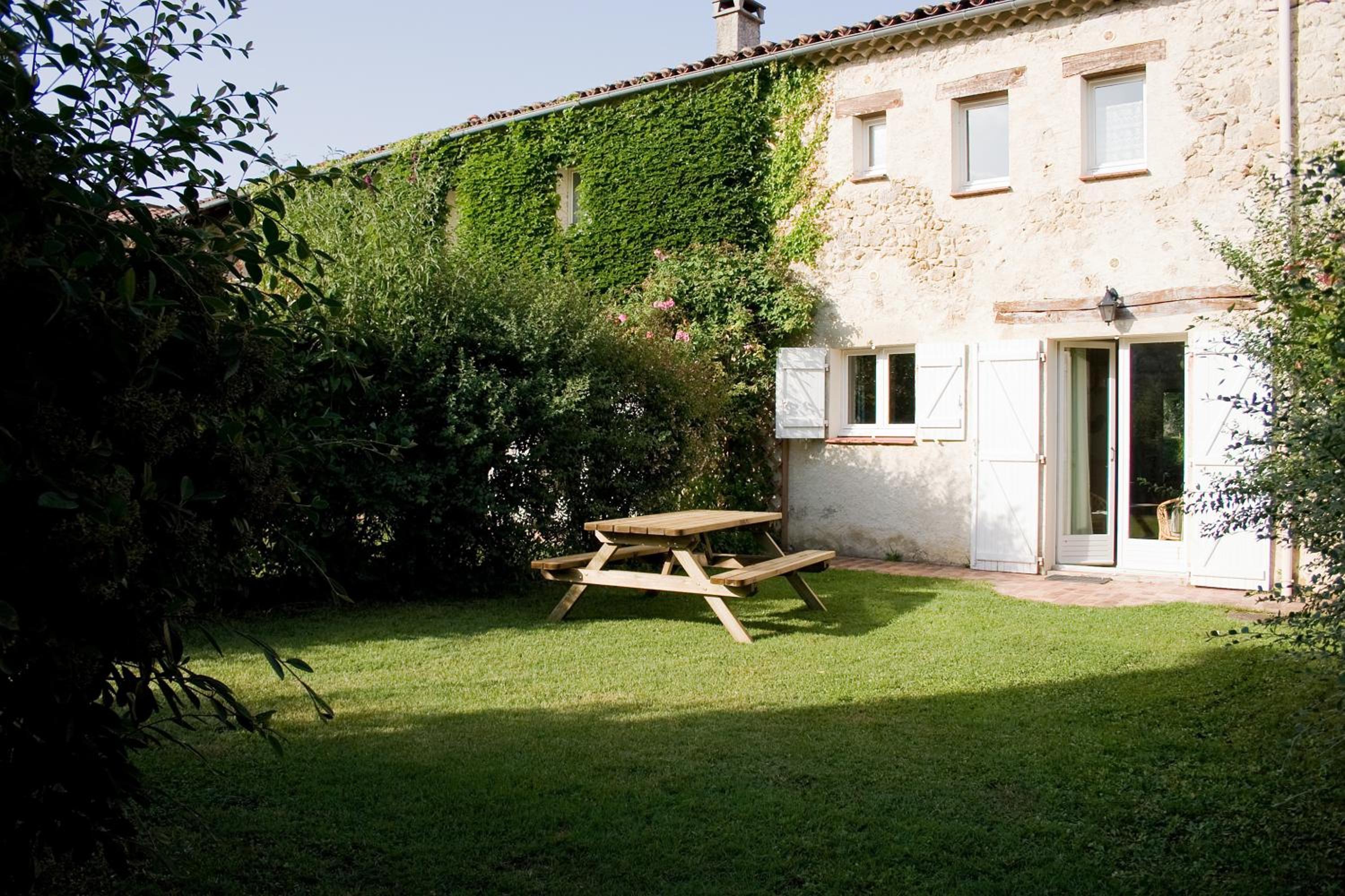 Two-Bedroom House Folle Blanche