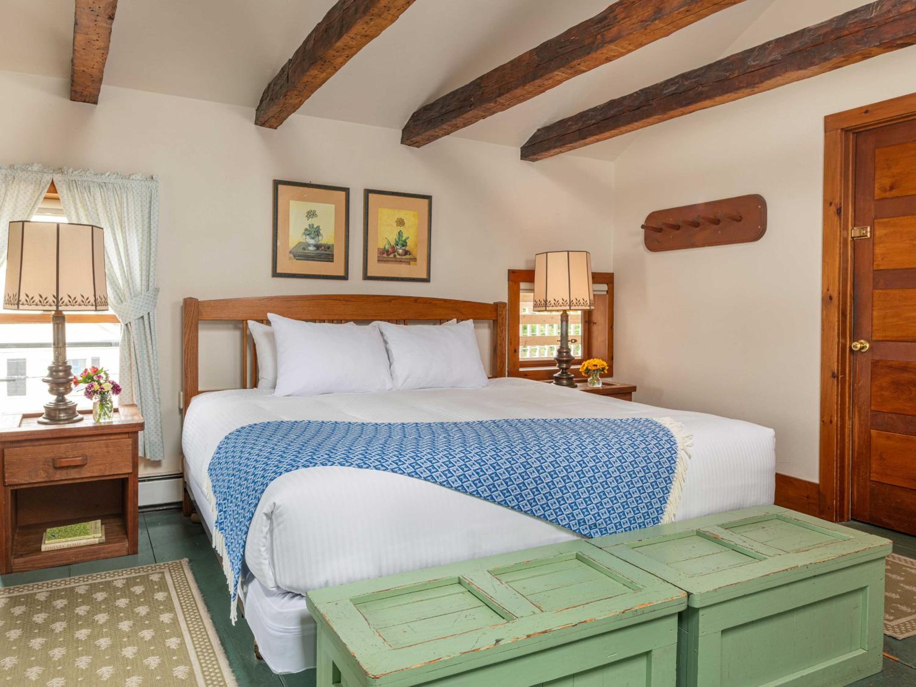 Deluxe King Suite photo 1