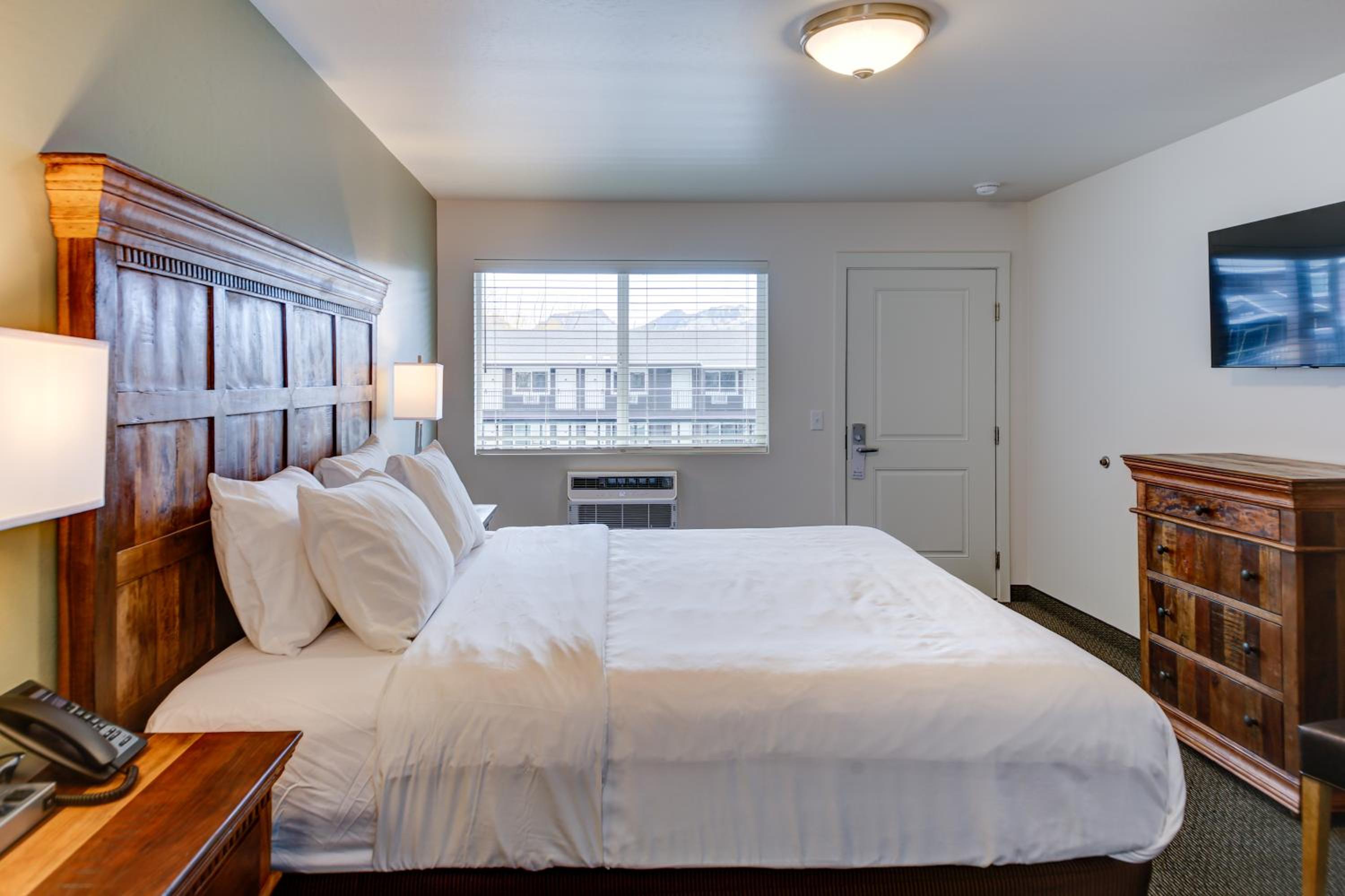 Deluxe King Room photo 2