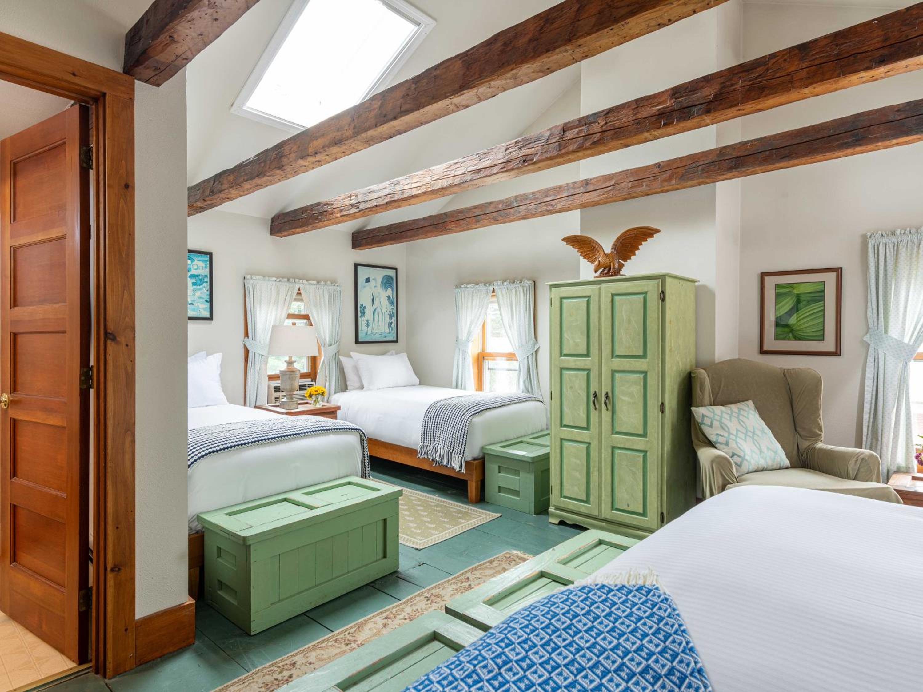 Deluxe King Suite photo 2