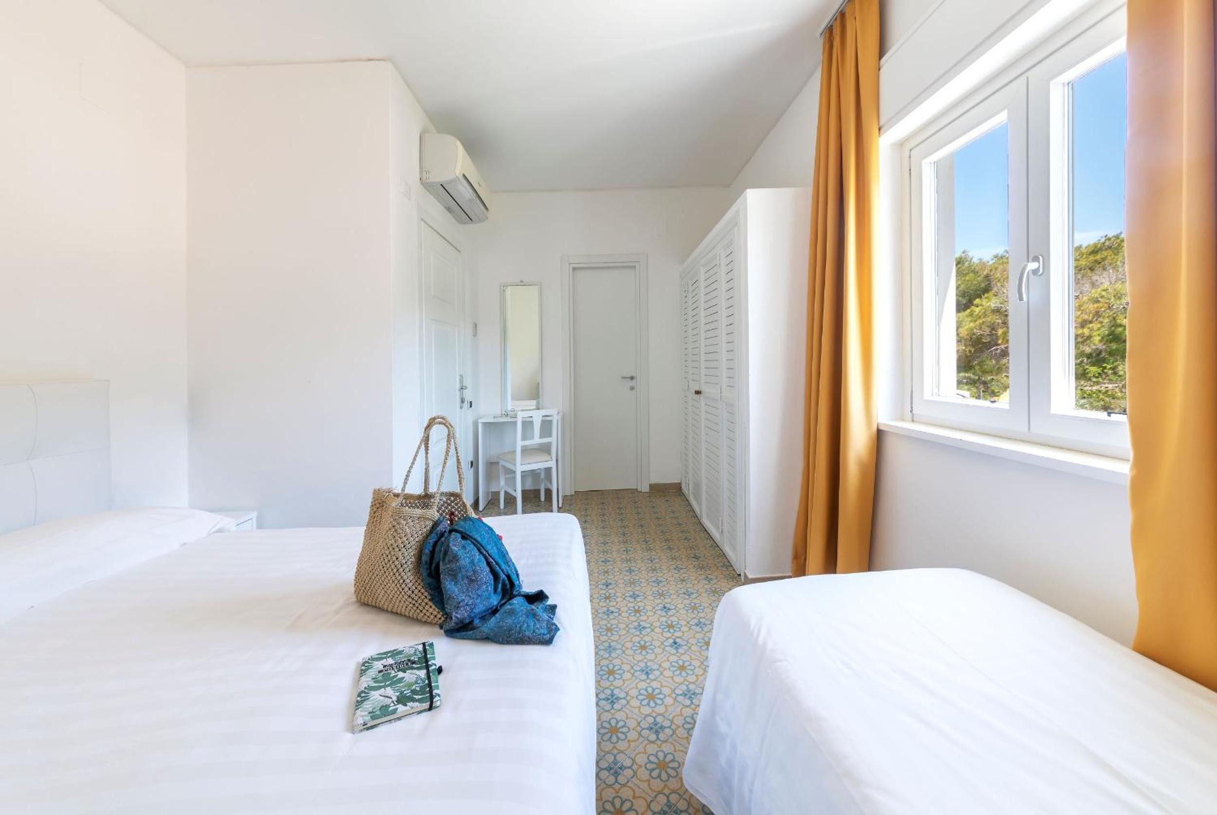 Economy Triple Room - Photo 1