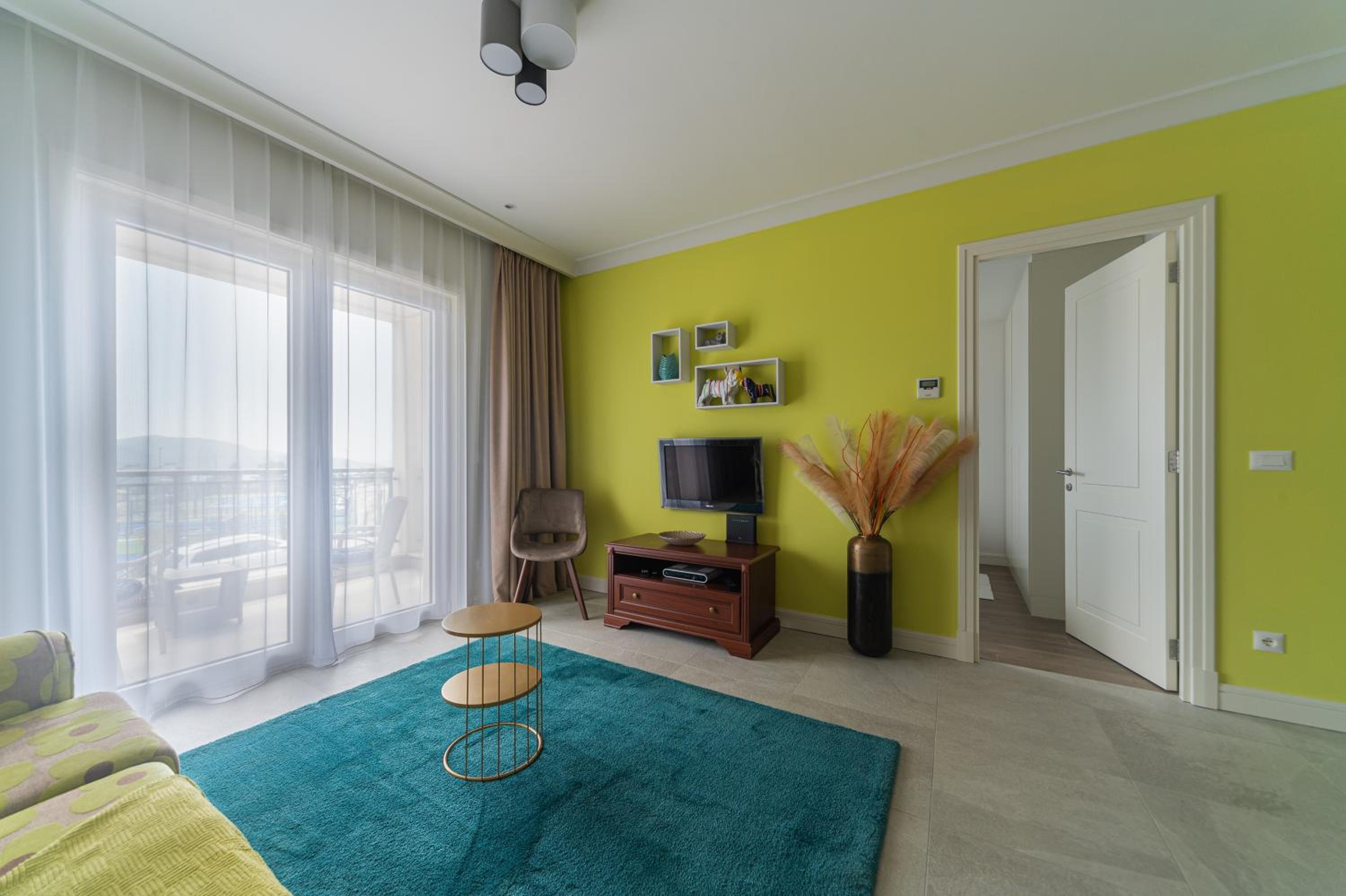 Apartment with Mountain View photo 1